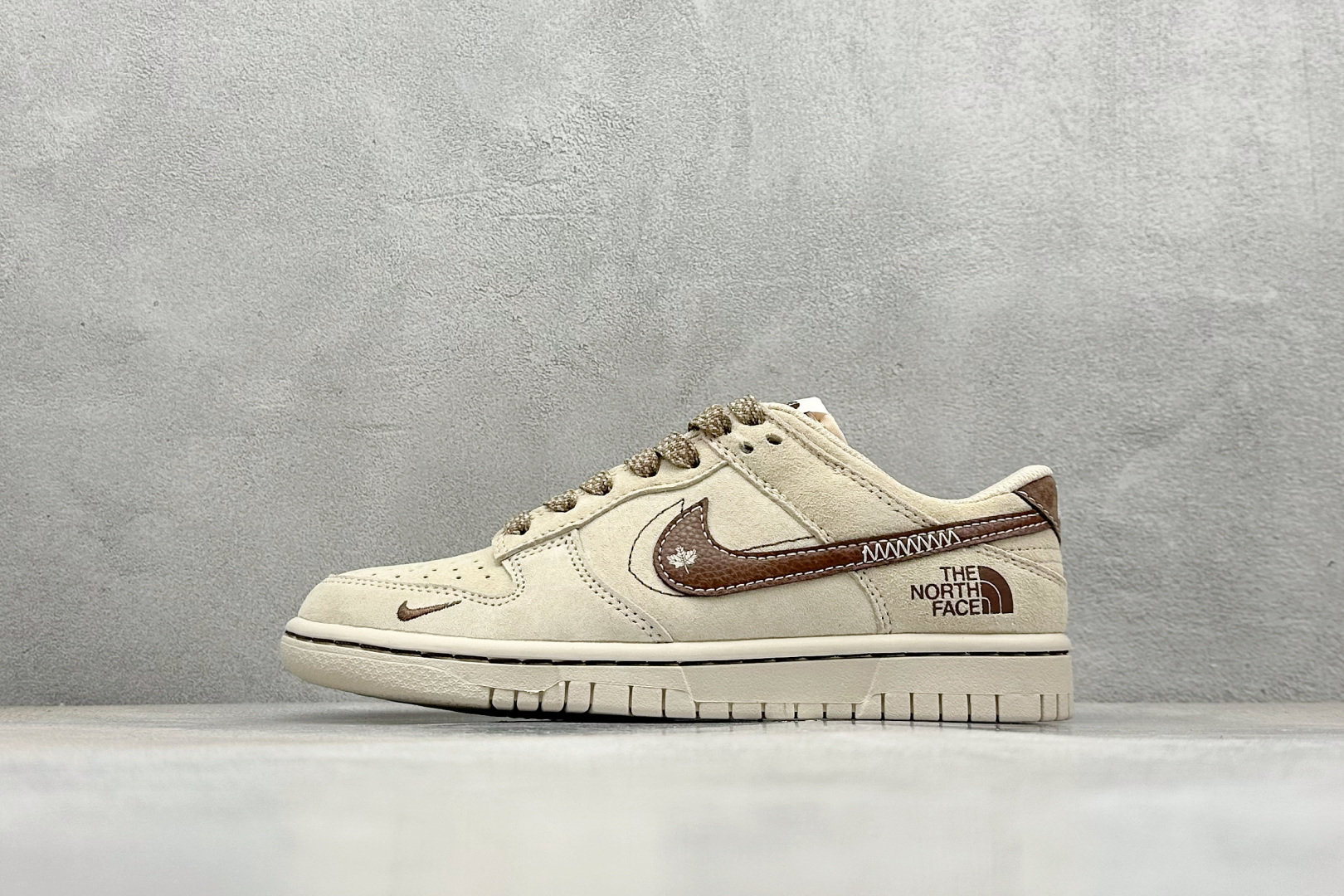 
XC版Nk SB Dunk Low 北面联名 猪八咖啡勾 周年高端定制 低帮休闲板鞋
#定制鞋盒 大厂