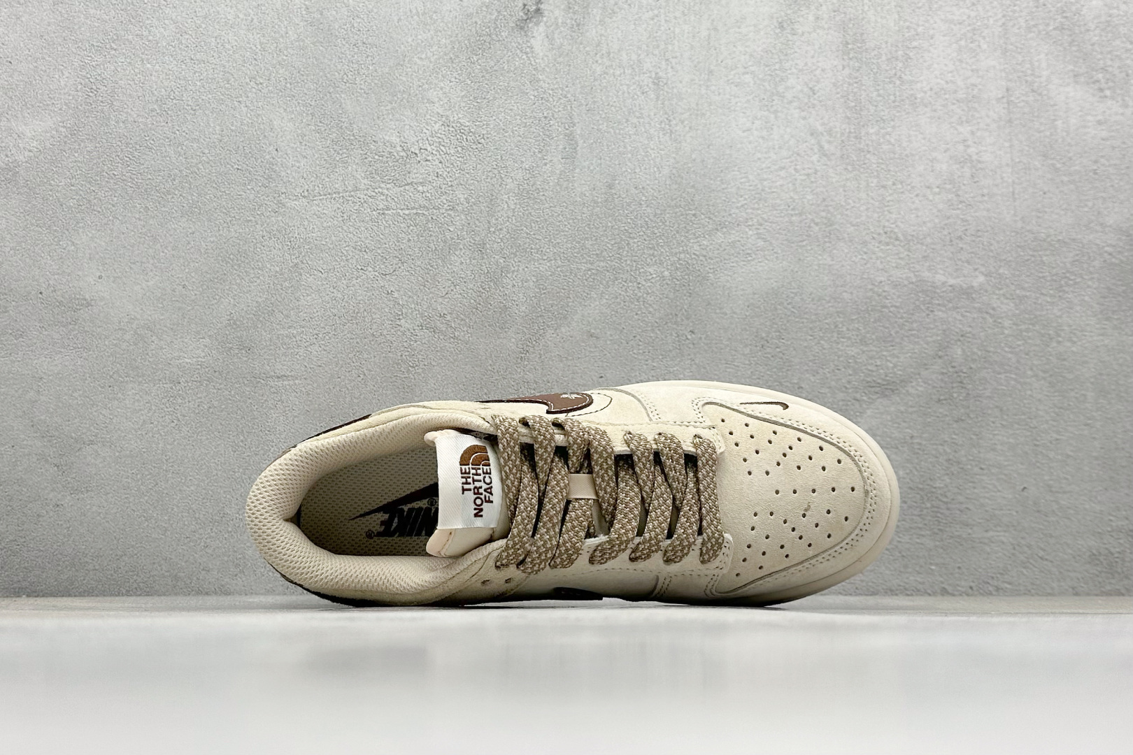 
XC版Nk SB Dunk Low 北面联名 猪八咖啡勾 周年高端定制 低帮休闲板鞋
#定制鞋盒 大厂