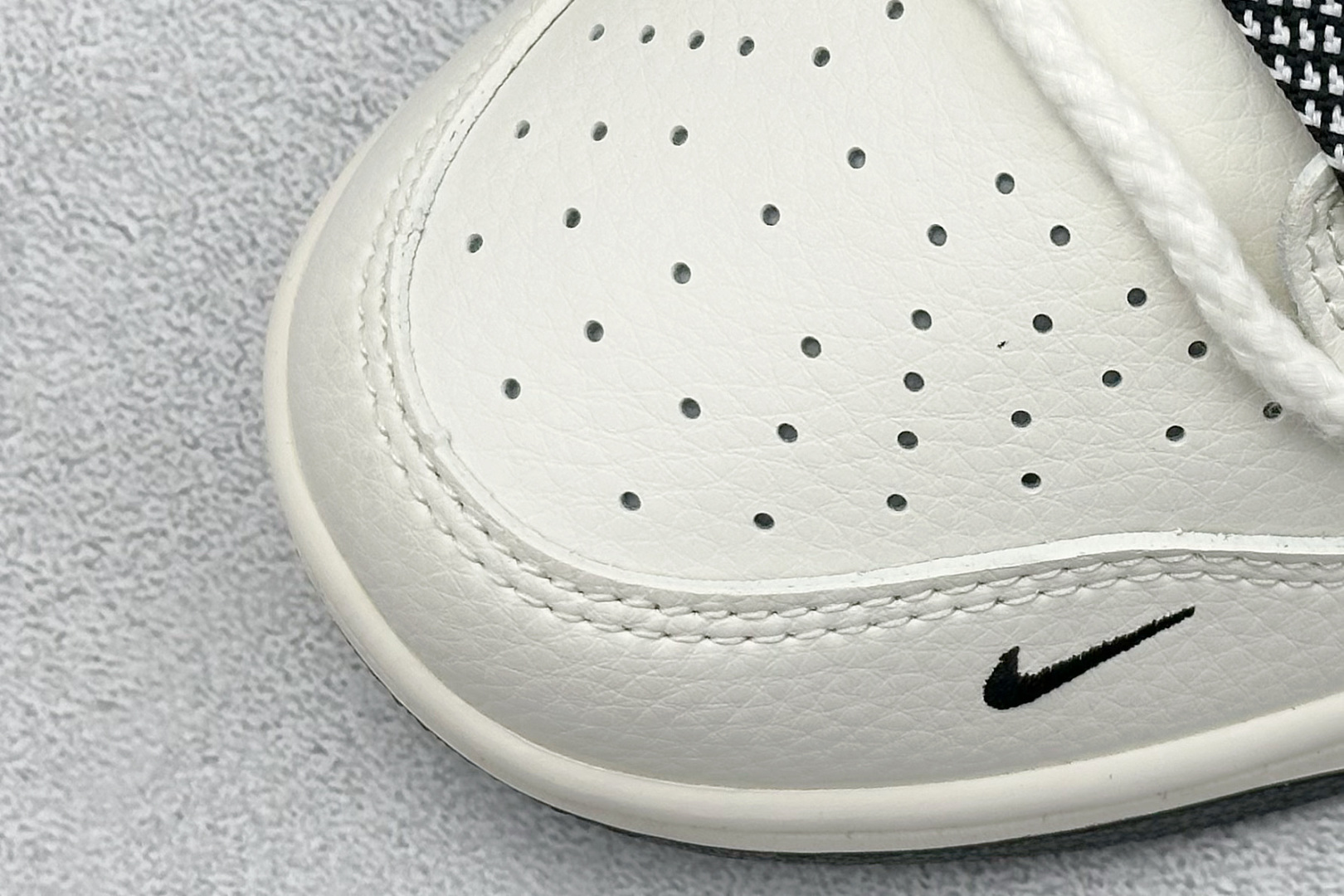 XC版Nike SB Dunk Low x Louis Vuitton x Bearbrick 三方联名 米黑小钩绑带 SJ2068-291