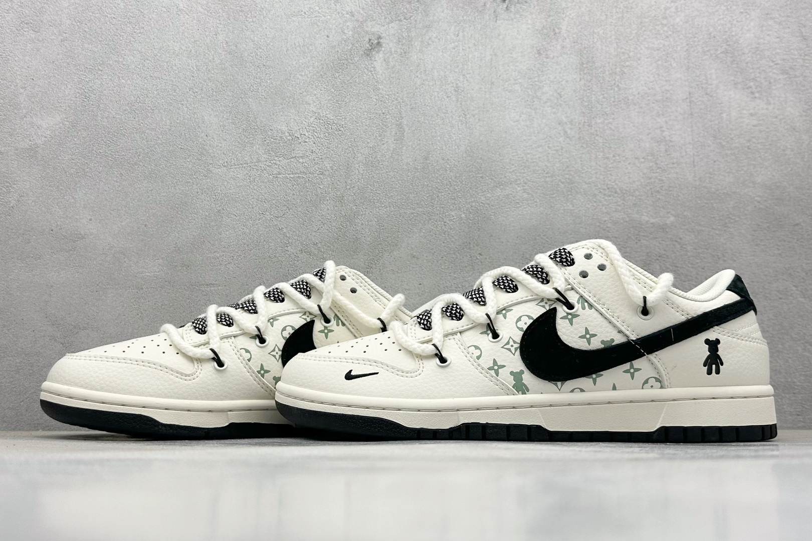 XC版Nike SB Dunk Low x Louis Vuitton x Bearbrick 三方联名 米黑小钩绑带 SJ2068-291