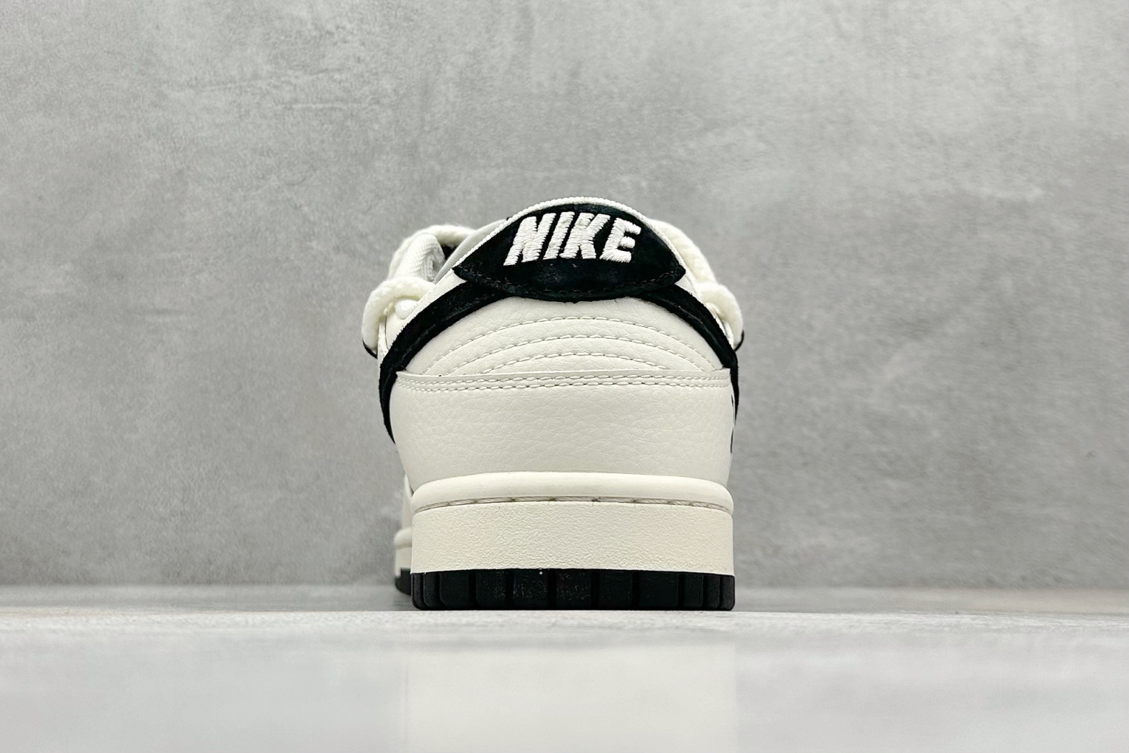 XC版Nike SB Dunk Low x Louis Vuitton x Bearbrick 三方联名 米黑小钩绑带 SJ2068-291