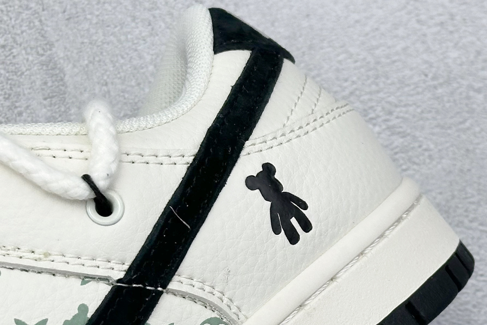 XC版Nike SB Dunk Low x Louis Vuitton x Bearbrick 三方联名 米黑小钩绑带 SJ2068-291