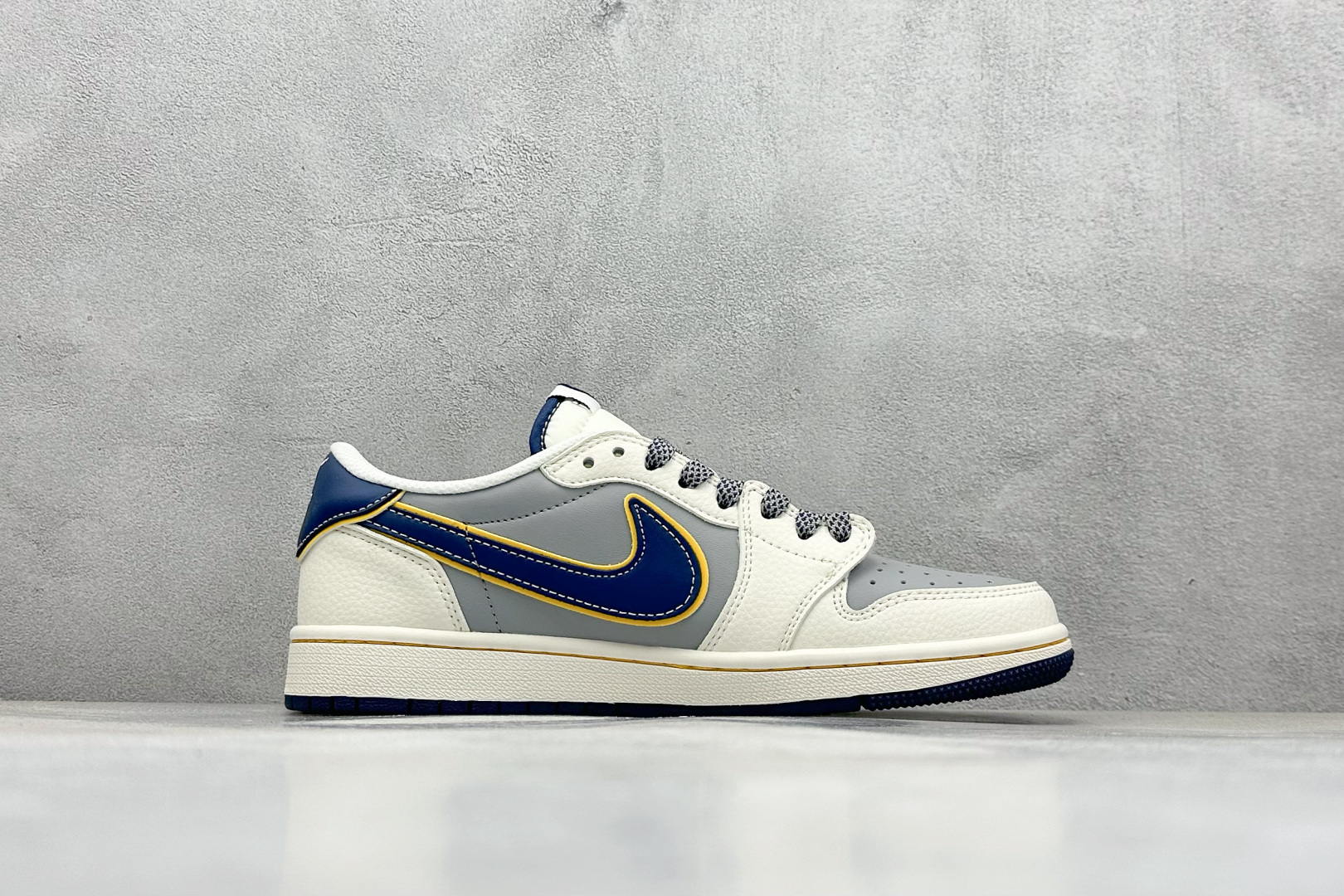 
XC版Nike SB Dunk Low 小米联名 流星蓝 周年高端定制 低帮休闲板鞋
#定制鞋盒 大