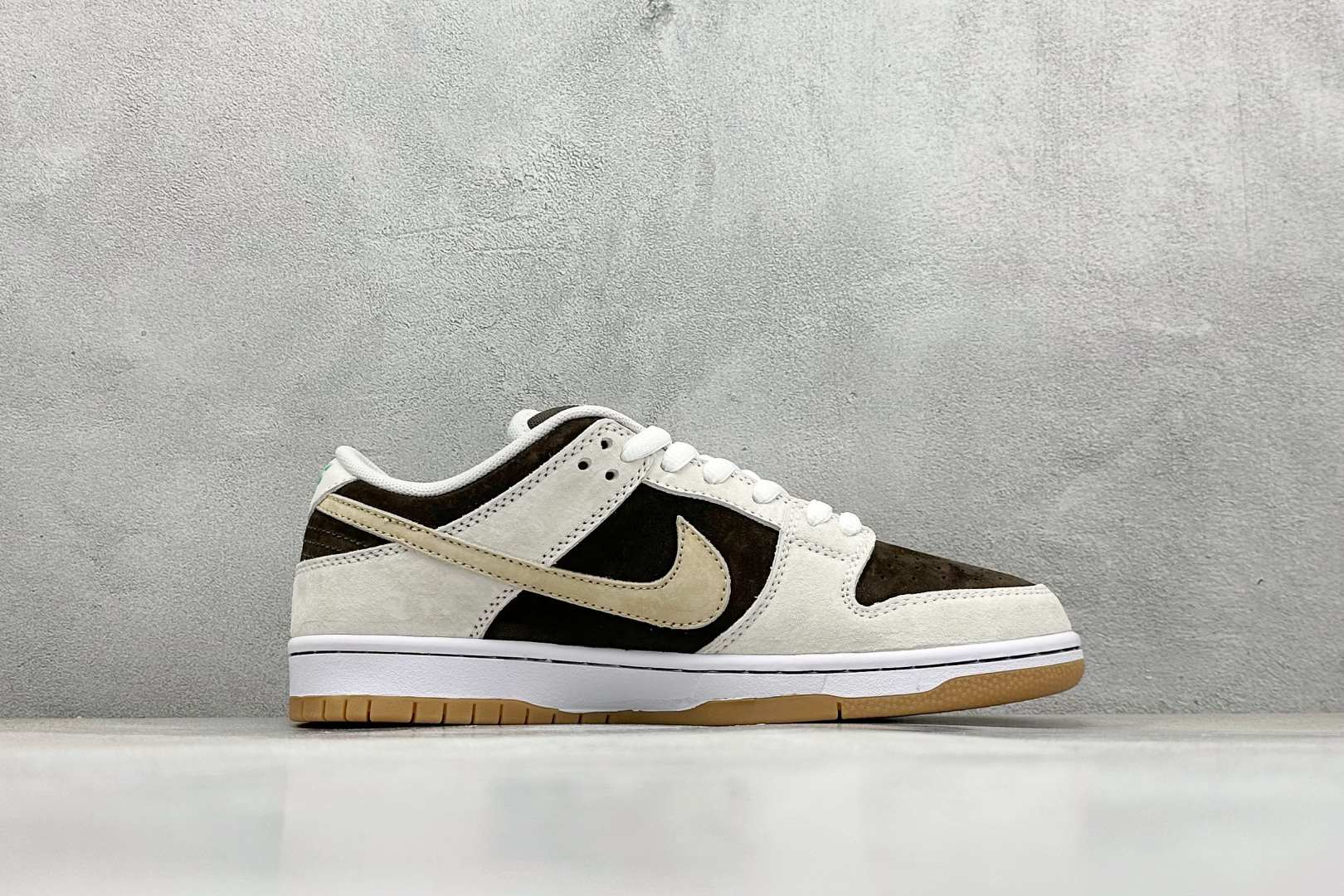 Nike Dunk SB 冰啡男孩 米棕 HF3704-001-莆田鞋,莆田鞋货源,高仿鞋,高仿鞋货源,安福档口,莆田高仿鞋,莆田鞋批发,高仿鞋批发,莆田高仿运动鞋,高仿运动鞋,莆田运动鞋 Nike Dunk SB 冰啡男孩 米棕 HF3704-001