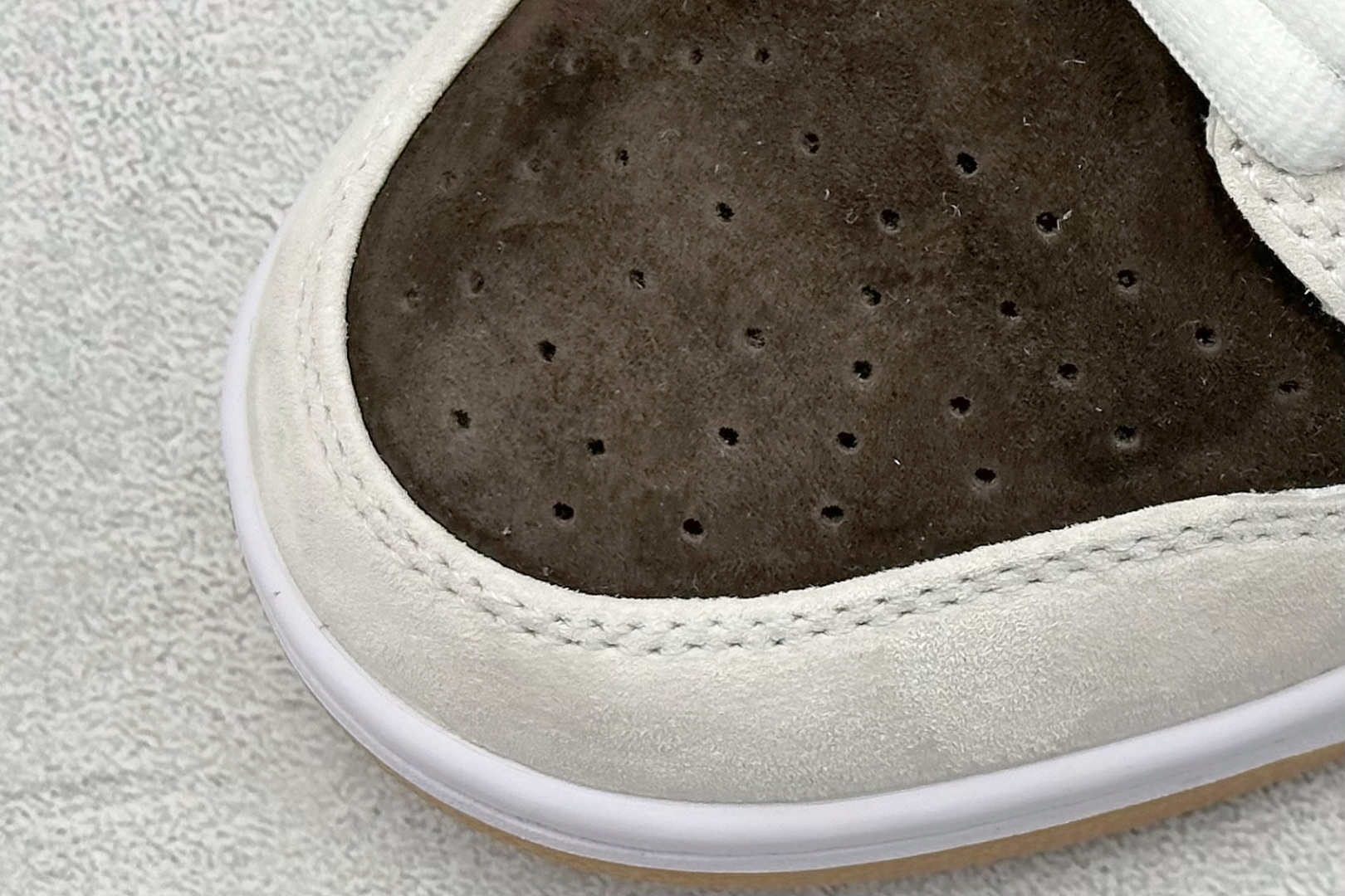 Nike Dunk SB 冰啡男孩 米棕 HF3704-001-莆田鞋,莆田鞋货源,高仿鞋,高仿鞋货源,安福档口,莆田高仿鞋,莆田鞋批发,高仿鞋批发,莆田高仿运动鞋,高仿运动鞋,莆田运动鞋 Nike Dunk SB 冰啡男孩 米棕 HF3704-001