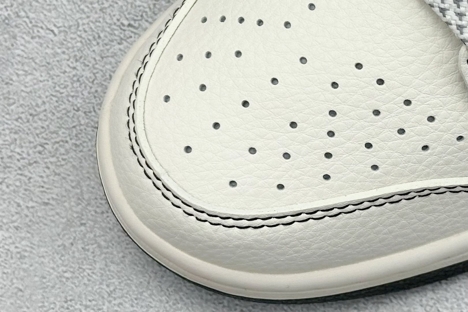 Nike Air Dunk LOW 1“LV联名——白黑金标 低帮 复古减震防滑 耐磨 篮球鞋 JP1628-013-莆田鞋,莆田鞋货源,高仿鞋,高仿鞋货源,安福档口,莆田高仿鞋,莆田鞋批发,高仿鞋批发,莆田高仿运动鞋,高仿运动鞋,莆田运动鞋 Nike Air Dunk LOW 1“LV联名——白黑金标 低帮 复古减震防滑 耐磨 篮球鞋 JP1628-013