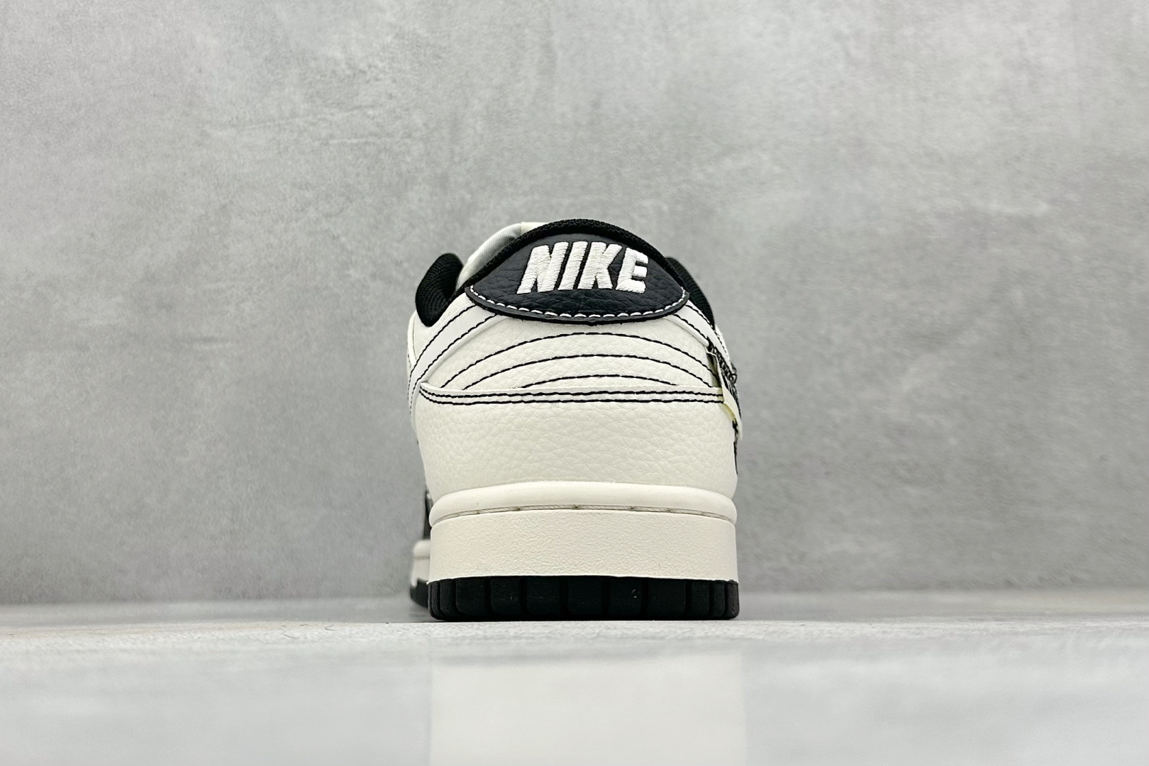 Nike SB Dunk Low x Stussy 黑白蝴蝶 HS8068-031