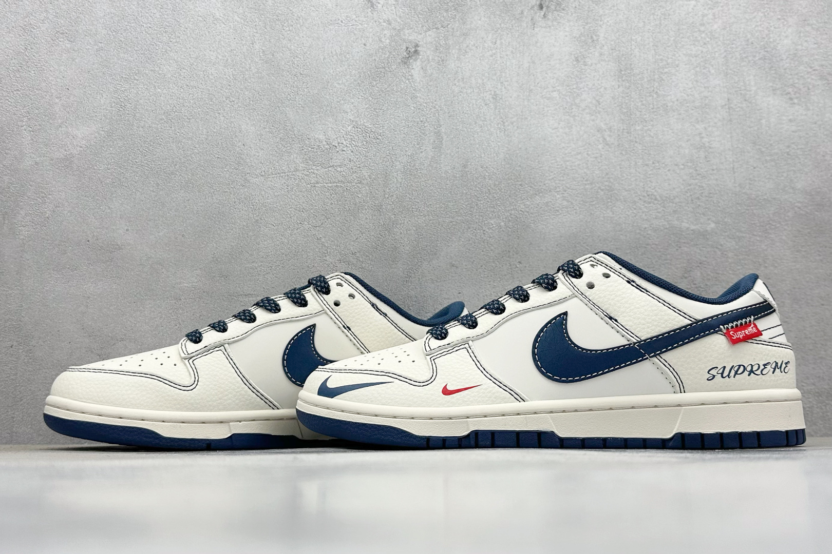 Nike SB Dunk Low x Stussy 灰白小勾绑带 FX1588-402