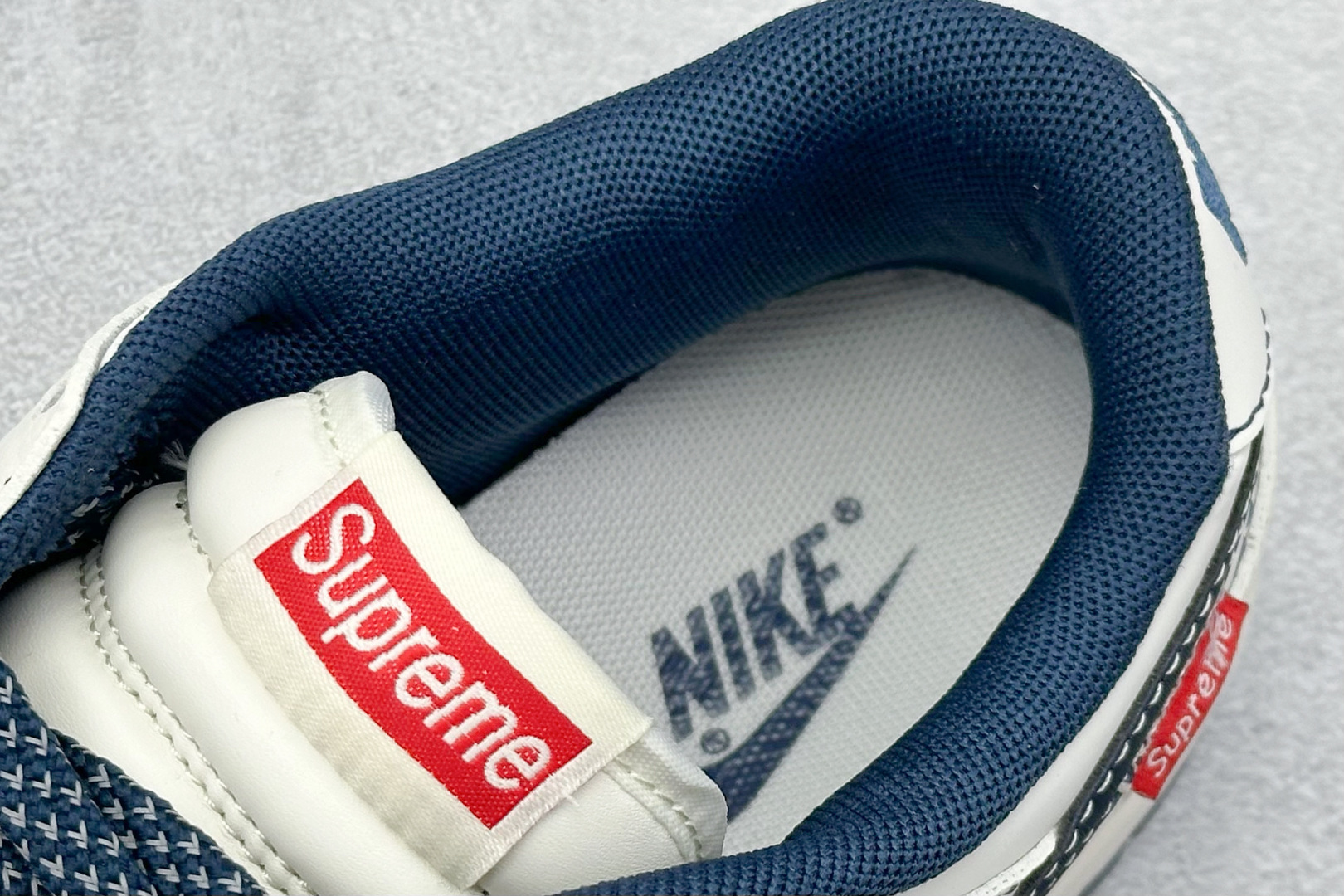 Nike SB Dunk Low x Stussy 灰白小勾绑带 FX1588-402