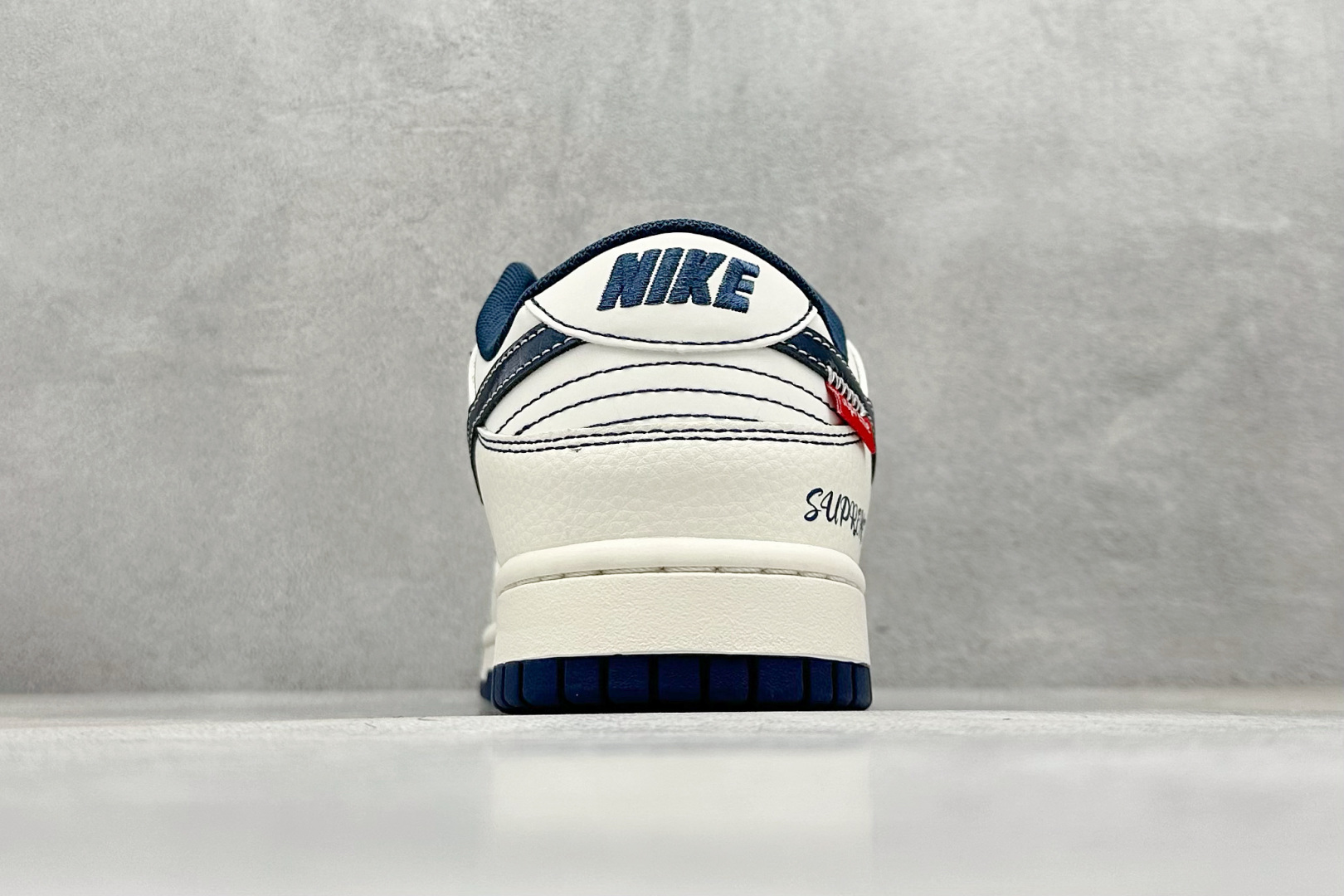 Nike SB Dunk Low x Stussy 灰白小勾绑带 FX1588-402