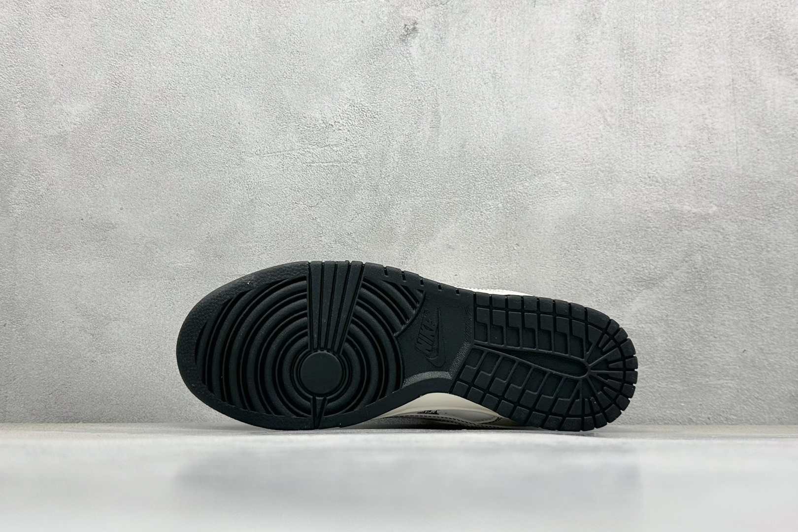 Nike SB Dunk Low x Stussy 黑白蝴蝶 HS8068-031