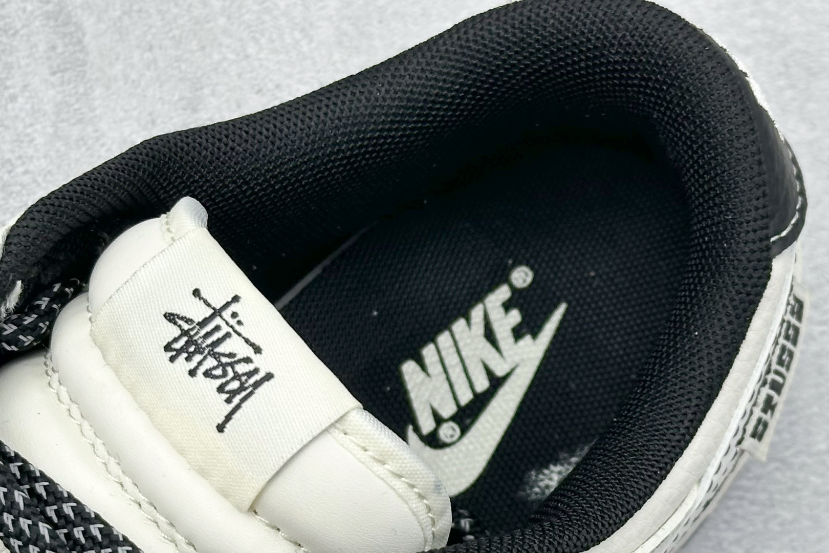 Nike SB Dunk Low x Stussy 黑白蝴蝶 HS8068-031