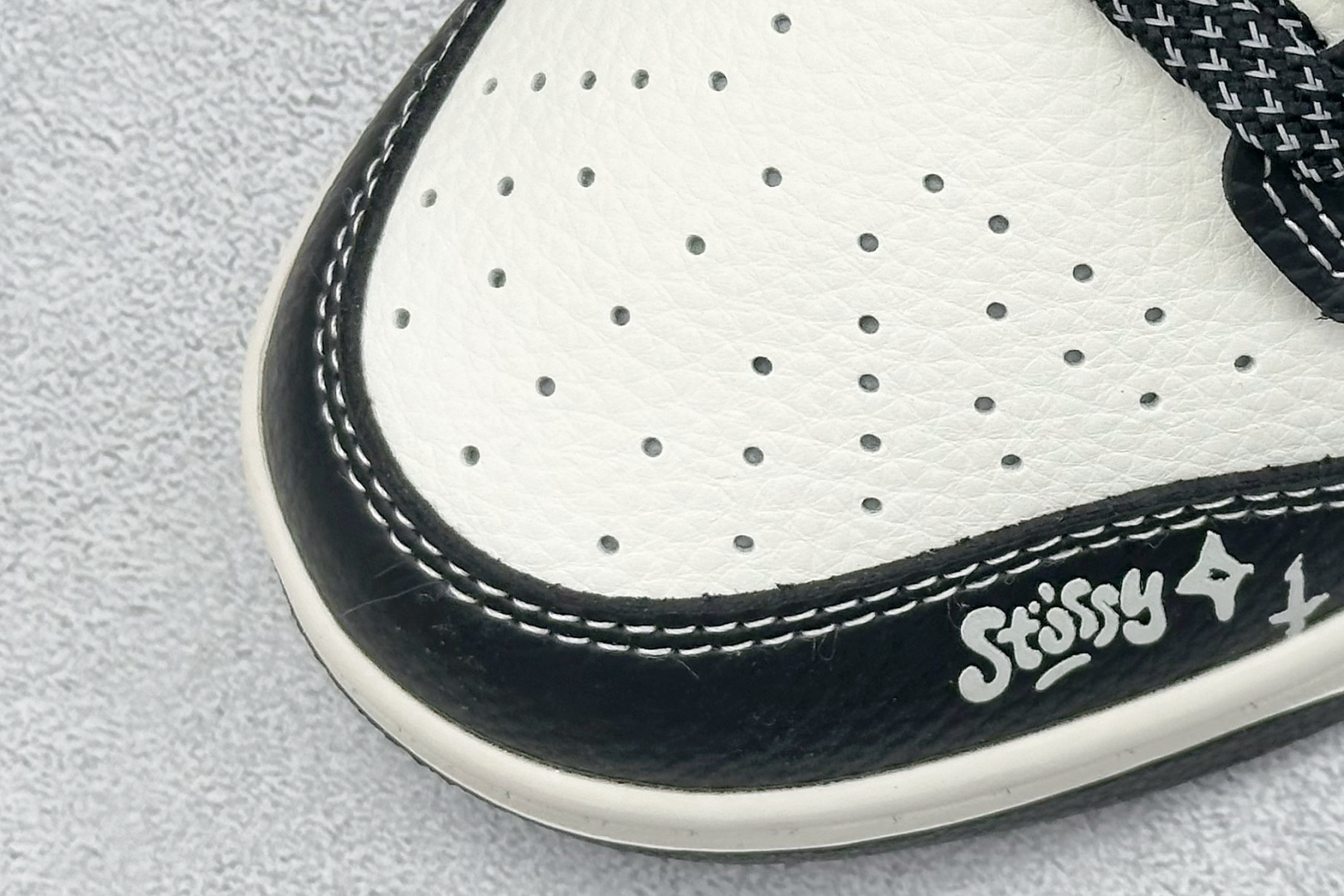 Nike SB Dunk Low x Stussy 黑白蝴蝶 HS8068-031