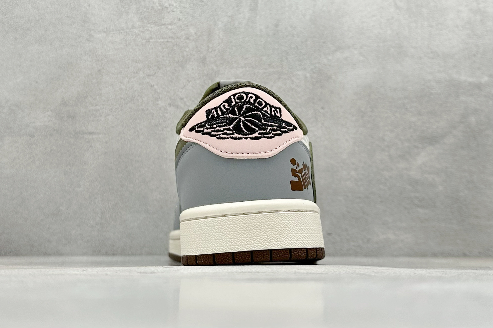 Travis Scott x Nike Air Jordan 1 Low x Stussy Air Jordan 1 Low 反转灰白小勾倒钩 XD0798-303
