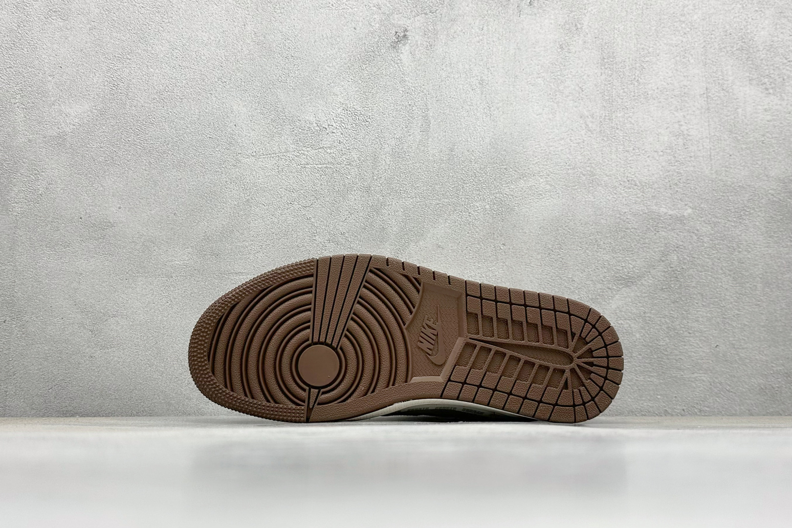 Travis Scott x Nike Air Jordan 1 Low x Stussy Air Jordan 1 Low 反转灰白小勾倒钩 XD0798-303