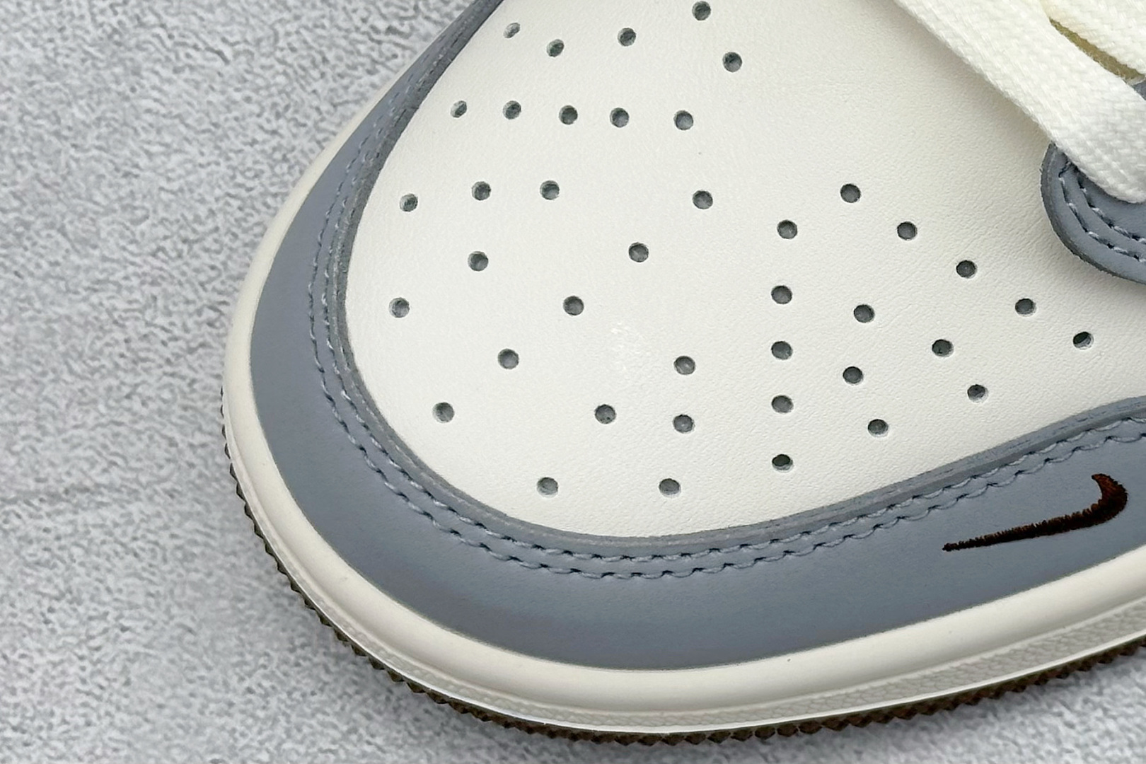 Travis Scott x Nike Air Jordan 1 Low x Stussy Air Jordan 1 Low 反转灰白小勾倒钩 XD0798-303