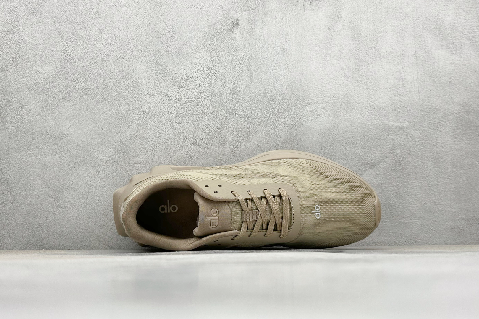 Alo Runner 明星同款 四季常青款增高低帮休闲生活鞋 米棕色