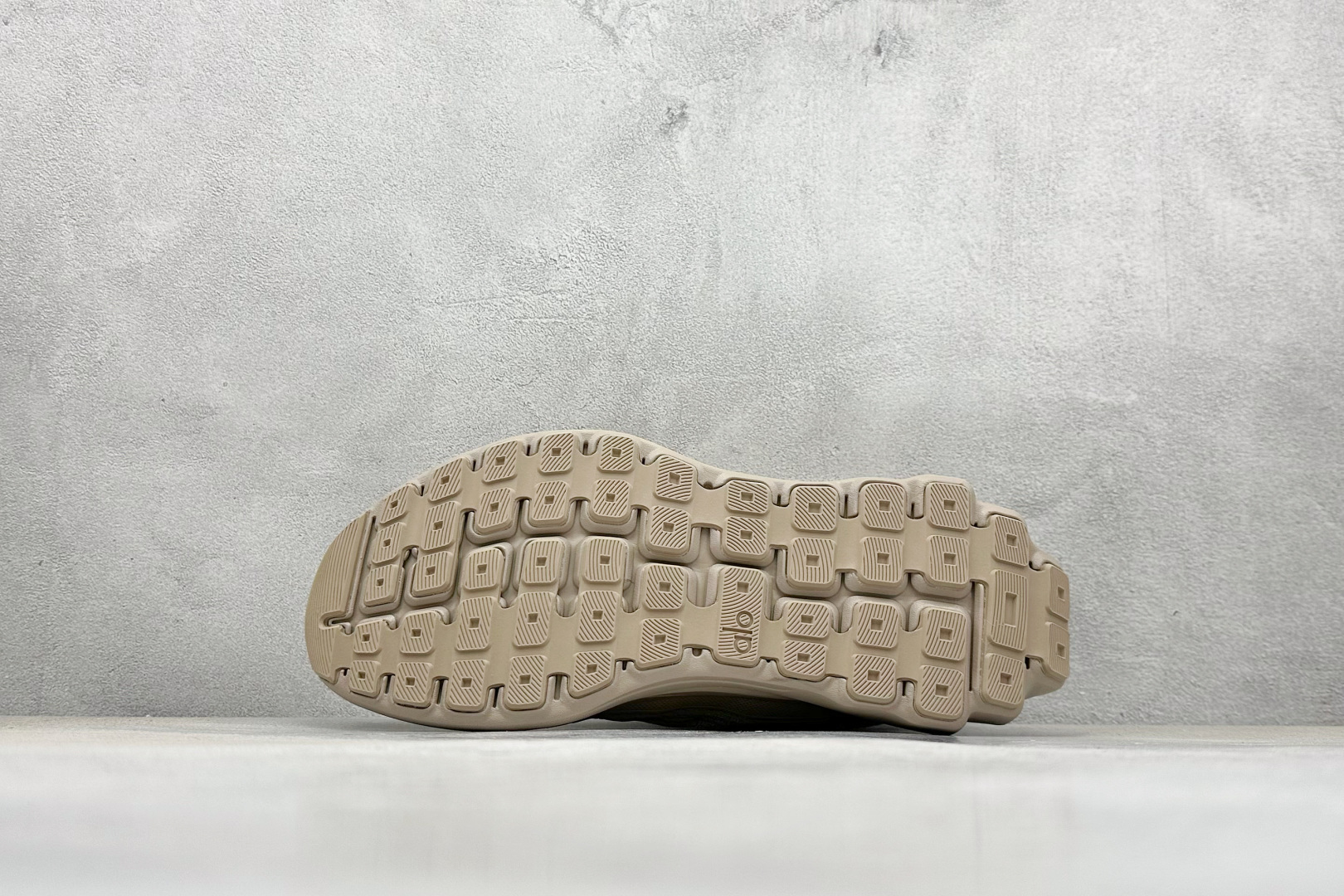 Alo Runner 明星同款 四季常青款增高低帮休闲生活鞋 米棕色