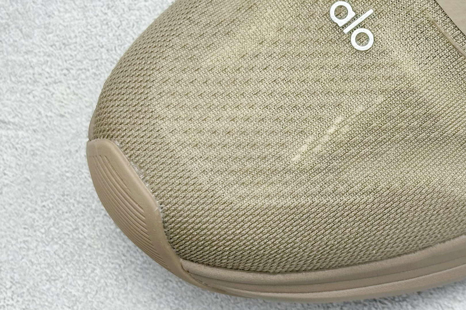 Alo Runner 明星同款 四季常青款增高低帮休闲生活鞋 米棕色