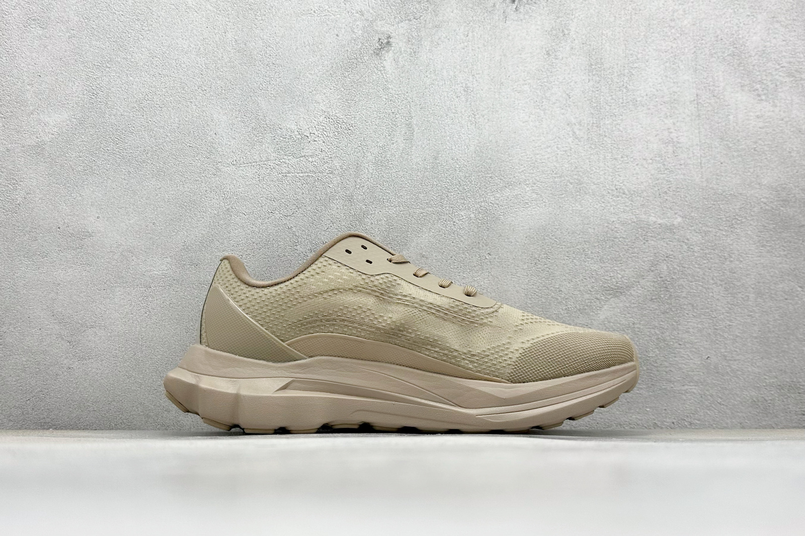 Alo Runner 明星同款 四季常青款增高低帮休闲生活鞋 米棕色