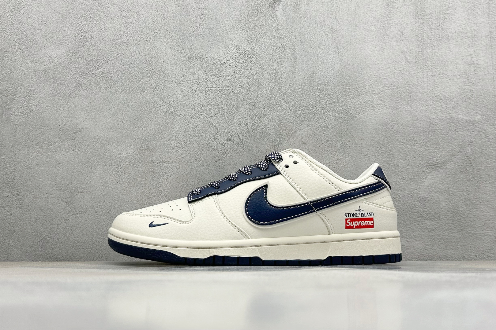 福利特价 终端放店
XC版 Nk SB Dunk Low 联名 周年高端定制 低帮休闲板鞋
#定制鞋盒