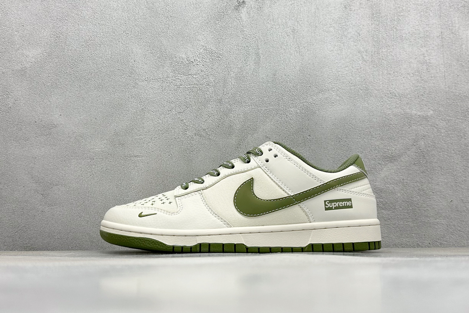 福利特价 终端放店
XC版 Nk SB Dunk Low 联名 周年高端定制 低帮休闲板鞋
#定制鞋盒