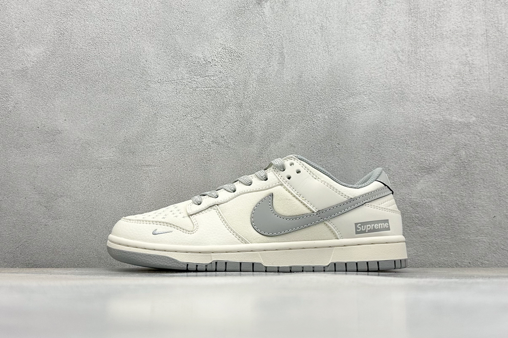 福利特价 终端放店
XC版 Nk SB Dunk Low 联名 周年高端定制 低帮休闲板鞋
#定制鞋盒
