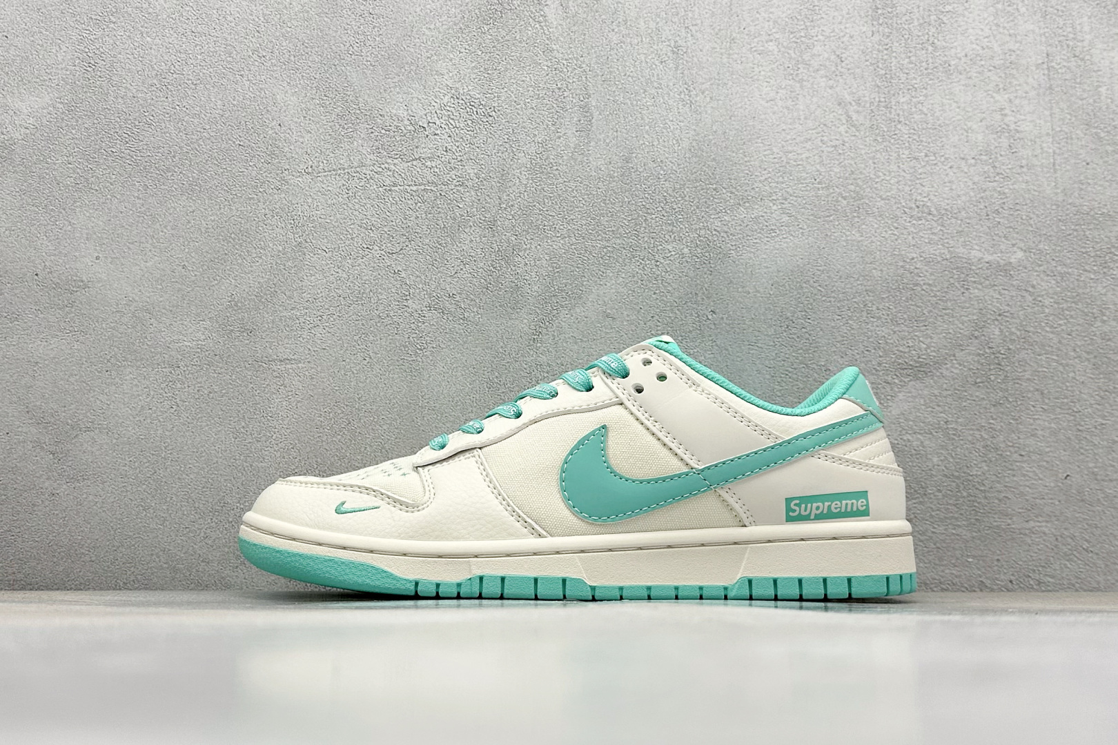 福利特价 终端放店
XC版 Nk SB Dunk Low 联名 周年高端定制 低帮休闲板鞋
#定制鞋盒