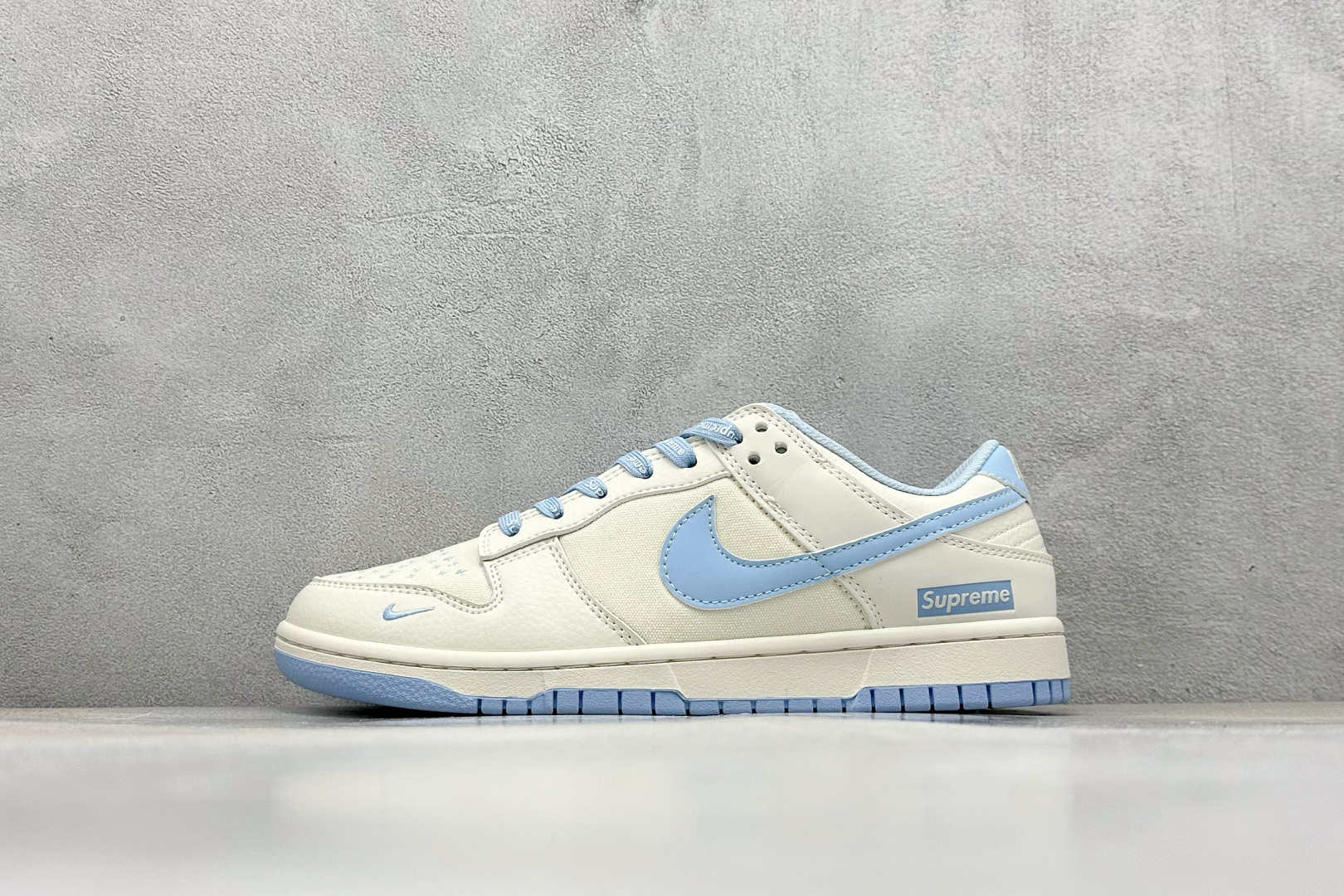 福利特价 终端放店
XC版 Nk SB Dunk Low 联名 周年高端定制 低帮休闲板鞋
#定制鞋盒