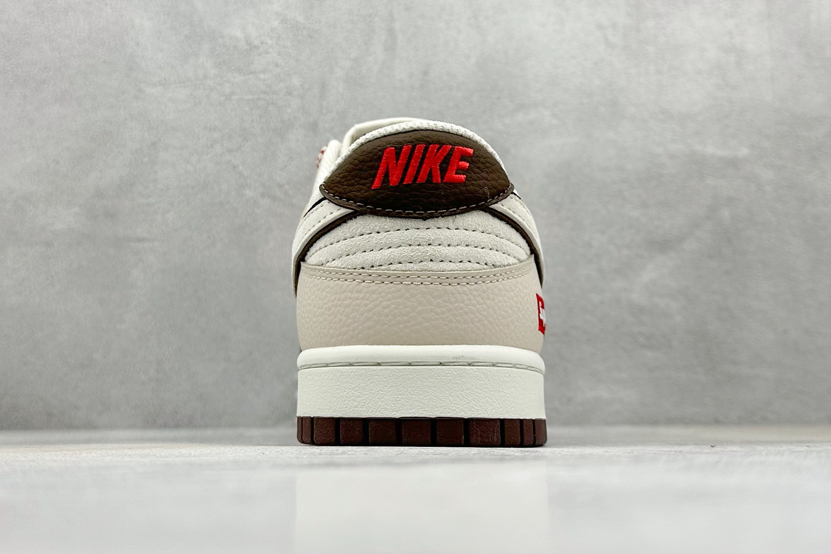 XC版Nk SB Dunk Low Supreme联名 弹幕白勾 周年高端定制 低帮休闲板鞋 DJ2024-091-莆田鞋,莆田鞋货源,高仿鞋,高仿鞋货源,安福档口,莆田高仿鞋,莆田鞋批发,高仿鞋批发,莆田高仿运动鞋,高仿运动鞋,莆田运动鞋 XC版Nk SB Dunk Low Supreme联名 弹幕白勾 周年高端定制 低帮休闲板鞋 DJ2024-091