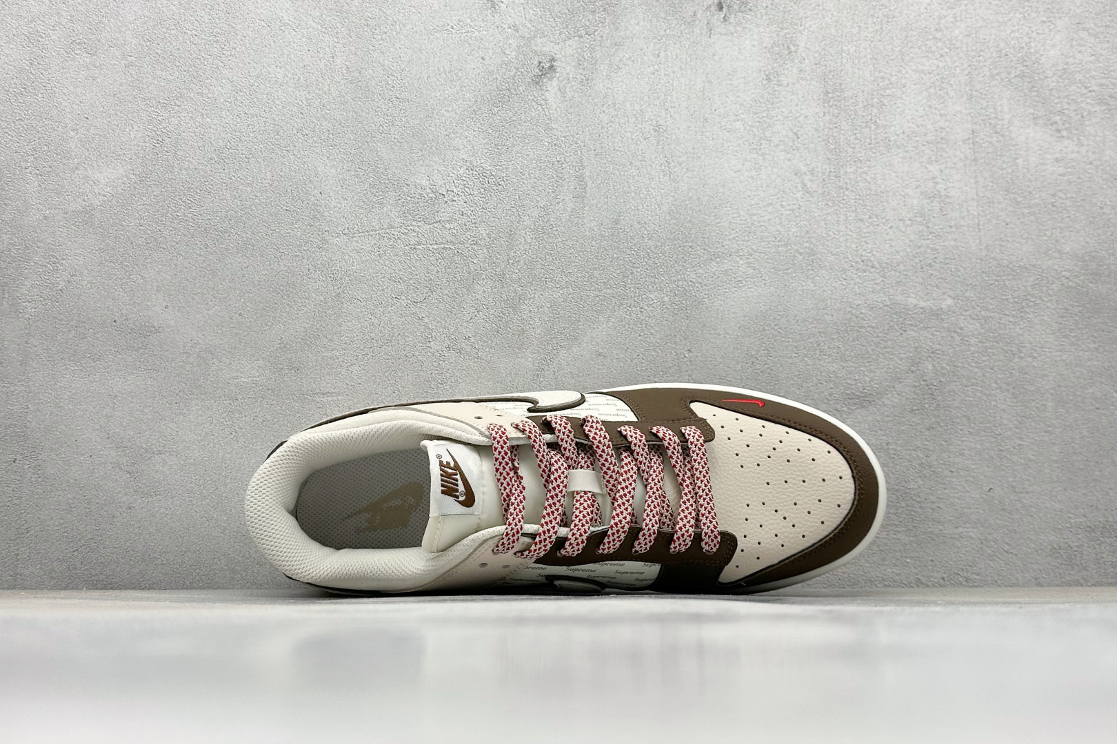 XC版Nk SB Dunk Low Supreme联名 弹幕白勾 周年高端定制 低帮休闲板鞋 DJ2024-091-莆田鞋,莆田鞋货源,高仿鞋,高仿鞋货源,安福档口,莆田高仿鞋,莆田鞋批发,高仿鞋批发,莆田高仿运动鞋,高仿运动鞋,莆田运动鞋 XC版Nk SB Dunk Low Supreme联名 弹幕白勾 周年高端定制 低帮休闲板鞋 DJ2024-091