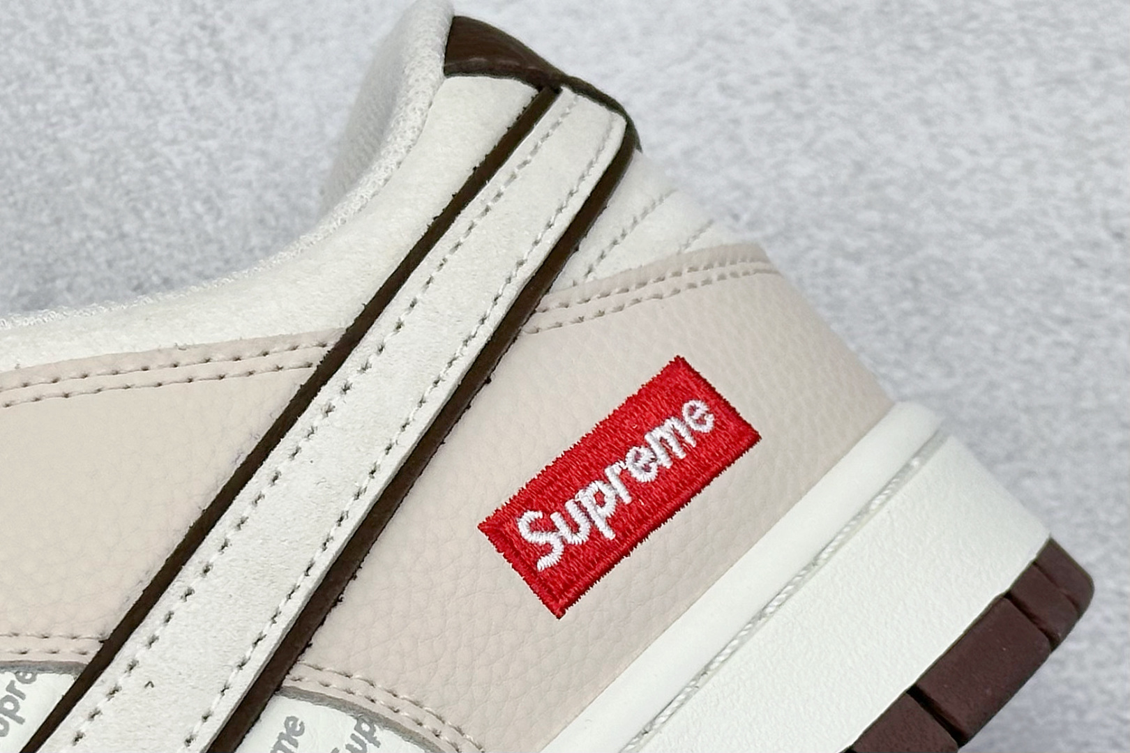 XC版Nk SB Dunk Low Supreme联名 弹幕白勾 周年高端定制 低帮休闲板鞋 DJ2024-091-莆田鞋,莆田鞋货源,高仿鞋,高仿鞋货源,安福档口,莆田高仿鞋,莆田鞋批发,高仿鞋批发,莆田高仿运动鞋,高仿运动鞋,莆田运动鞋 XC版Nk SB Dunk Low Supreme联名 弹幕白勾 周年高端定制 低帮休闲板鞋 DJ2024-091