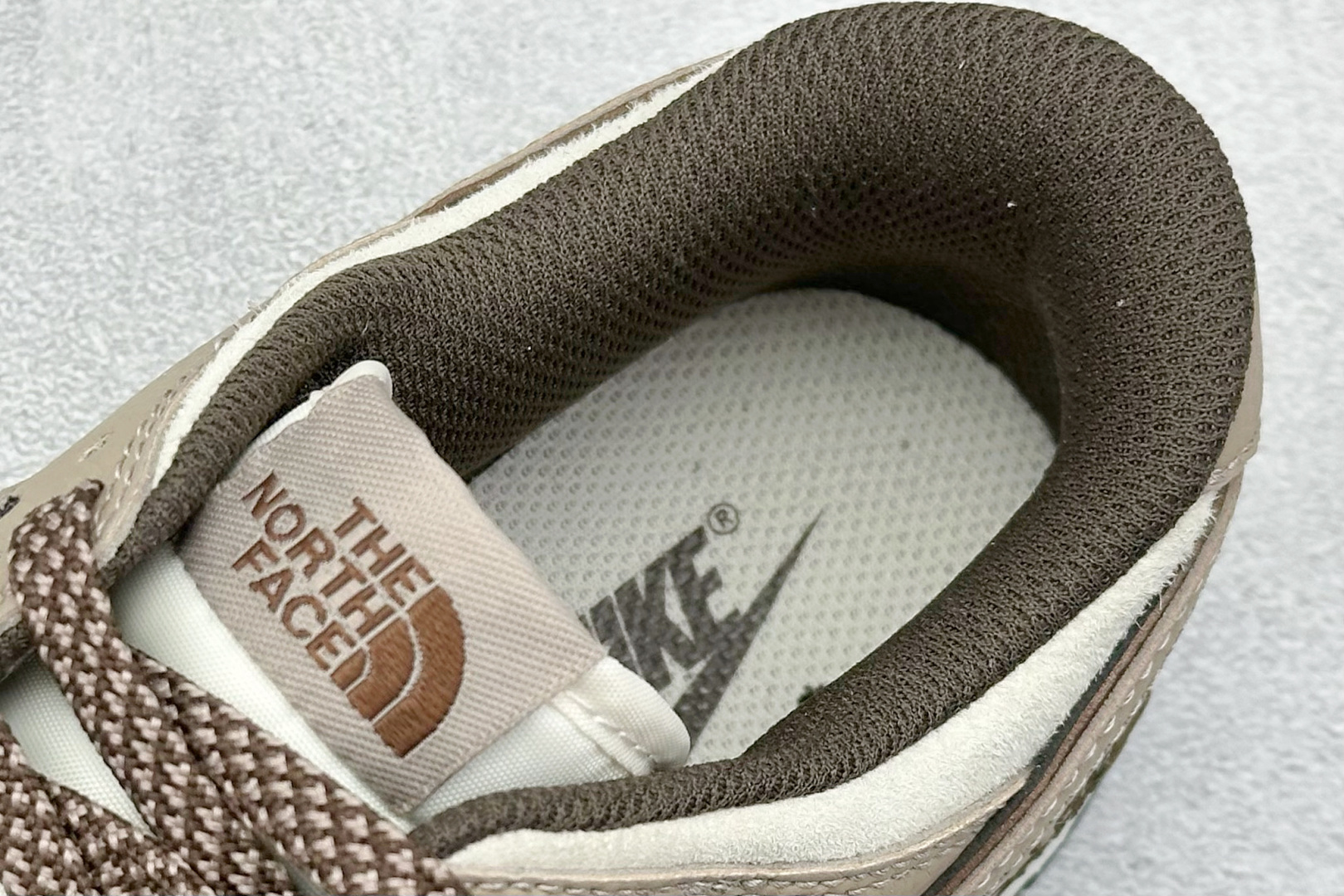 XC版Nk SB Dunk Low 北面联名 字幕棕勾 周年高端定制 低帮休闲板鞋 DJ2024-090