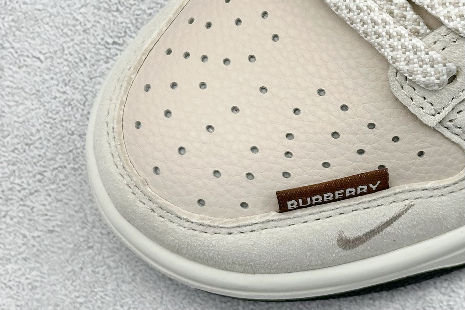 XC版Nike SB Dunk Low x BURBERRY 米白棕小钩 DJ2024-088