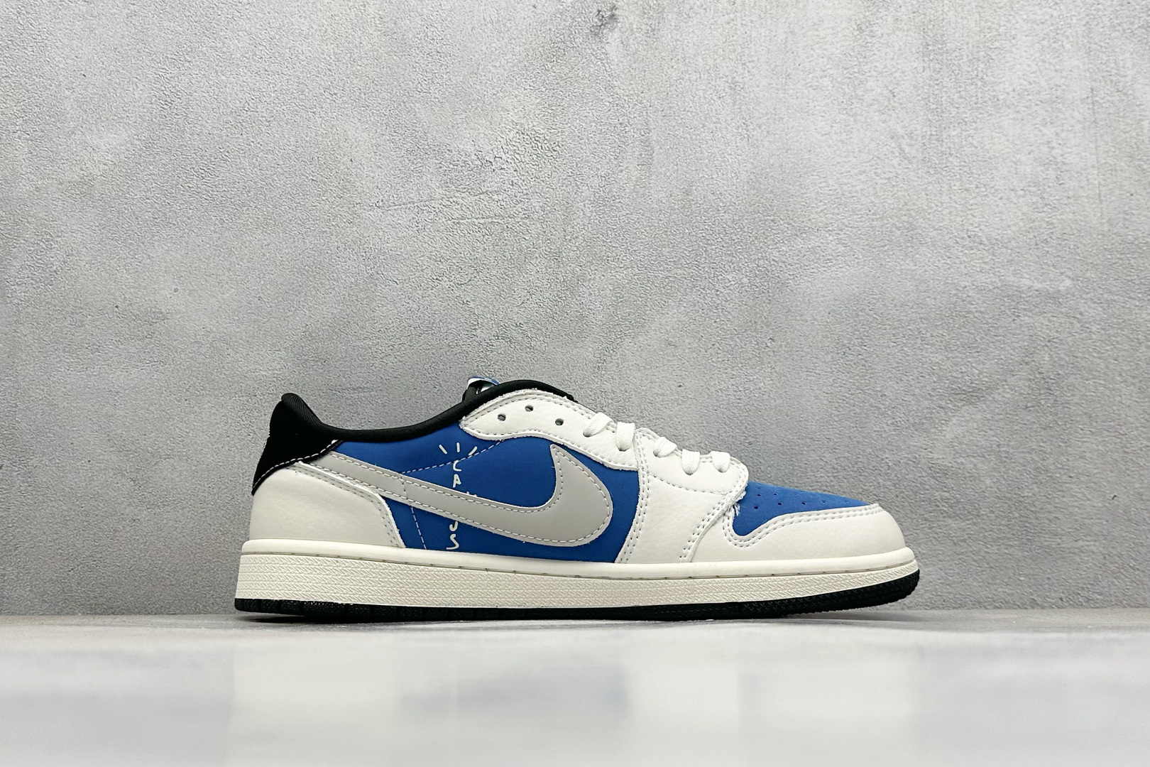 XC版Travis Scott x Fragment Design x Air Jordan 1 Low SP AJ1 乔1 暴力熊联名 灰蓝卡通 低帮文化休闲板鞋 XS2024-053