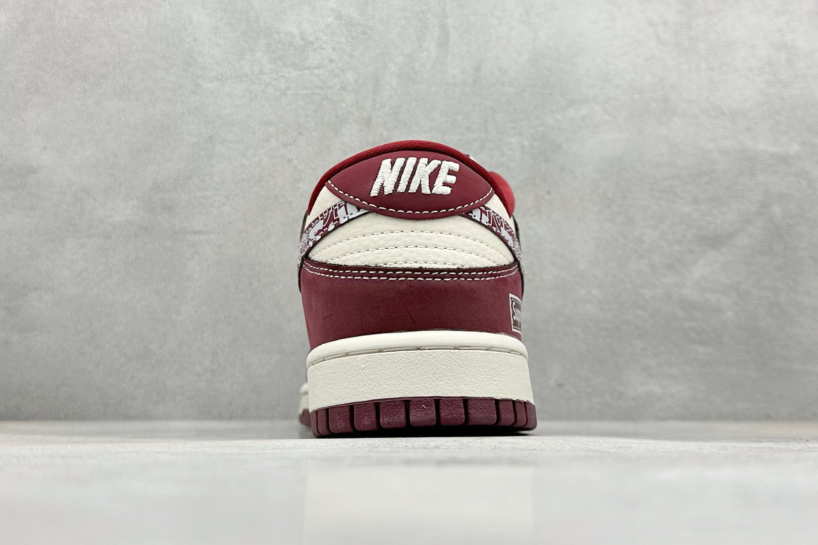 XC版Nike SB Dunk Low Sup联名涂鸦红勾 周年高端定制 低帮休闲板鞋 KK1333-047