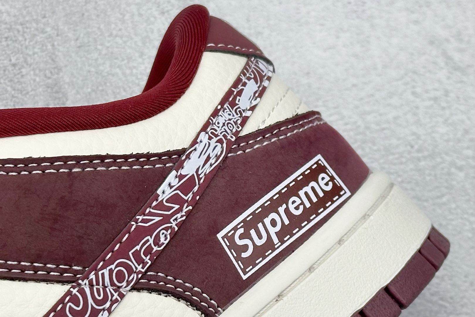 XC版Nike SB Dunk Low Sup联名涂鸦红勾 周年高端定制 低帮休闲板鞋 KK1333-047