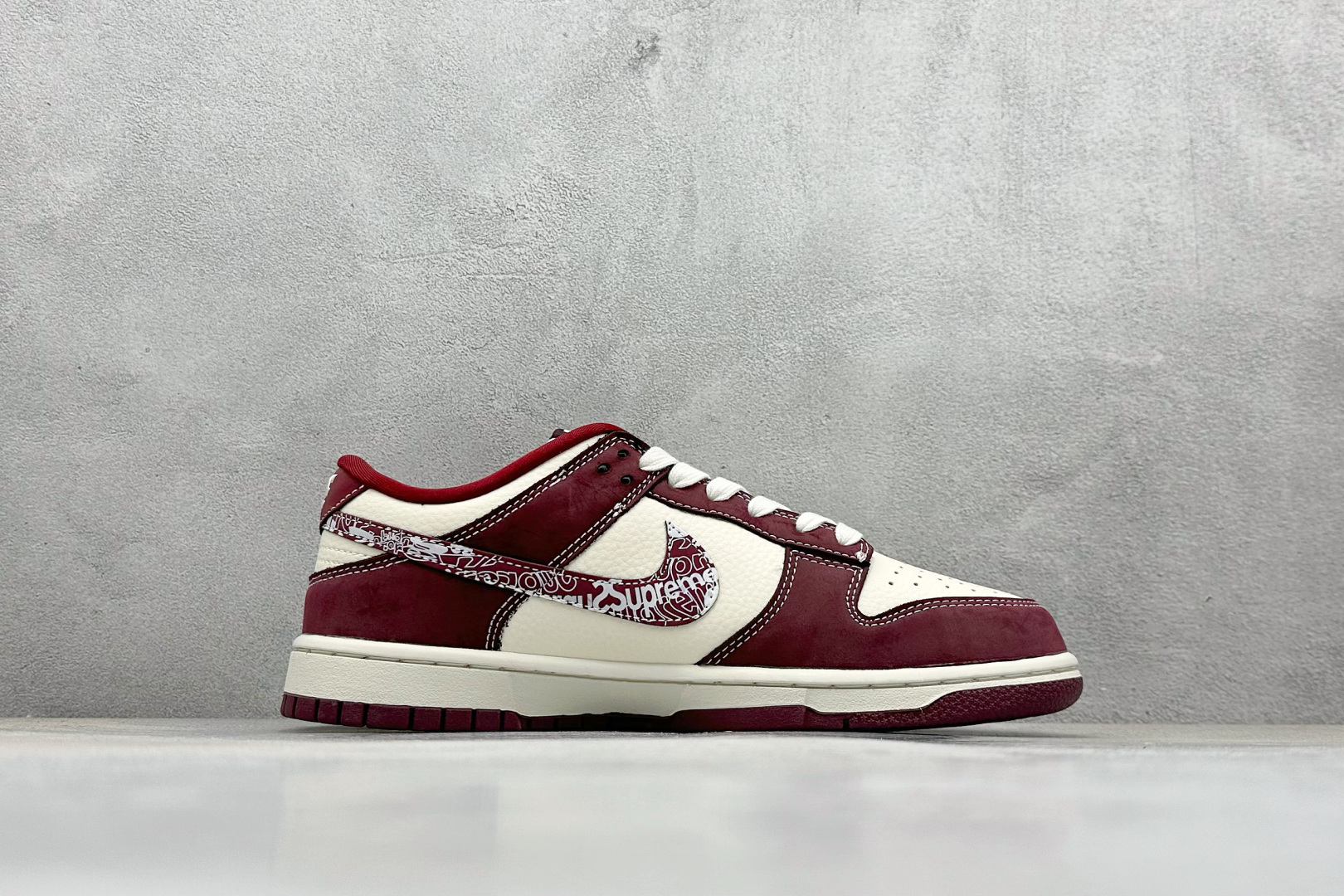 XC版Nike SB Dunk Low Sup联名涂鸦红勾 周年高端定制 低帮休闲板鞋 KK1333-047