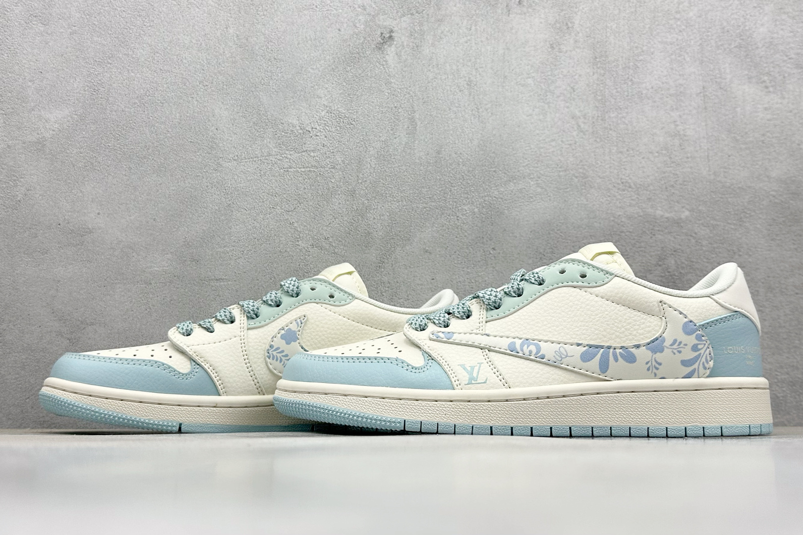 XC版Travis Scott x Fragment Design x Air Jordan 1 Low SP AJ1 乔1 LV联名 烟花浅蓝 低帮文化休闲板鞋 XS7089-613-莆田鞋,莆田鞋货源,高仿鞋,高仿鞋货源,安福档口,莆田高仿鞋,莆田鞋批发,高仿鞋批发,莆田高仿运动鞋,高仿运动鞋,莆田运动鞋 XC版Travis Scott x Fragment Design x Air Jordan 1 Low SP AJ1 乔1 LV联名 烟花浅蓝 低帮文化休闲板鞋 XS7089-613