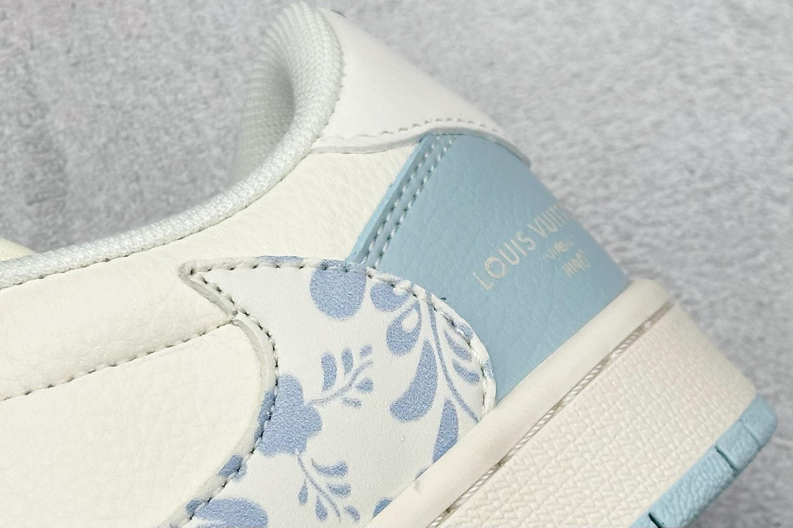 XC版Travis Scott x Fragment Design x Air Jordan 1 Low SP AJ1 乔1 LV联名 烟花浅蓝 低帮文化休闲板鞋 XS7089-613-莆田鞋,莆田鞋货源,高仿鞋,高仿鞋货源,安福档口,莆田高仿鞋,莆田鞋批发,高仿鞋批发,莆田高仿运动鞋,高仿运动鞋,莆田运动鞋 XC版Travis Scott x Fragment Design x Air Jordan 1 Low SP AJ1 乔1 LV联名 烟花浅蓝 低帮文化休闲板鞋 XS7089-613