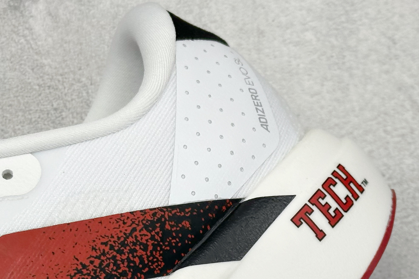 RS版 Adidas Adizero Evo SL 阿迪超轻透气缓震跑鞋 JQ4569-莆田鞋,莆田鞋货源,高仿鞋,高仿鞋货源,安福档口,莆田高仿鞋,莆田鞋批发,高仿鞋批发,莆田高仿运动鞋,高仿运动鞋,莆田运动鞋 RS版 Adidas Adizero Evo SL 阿迪超轻透气缓震跑鞋 JQ4569