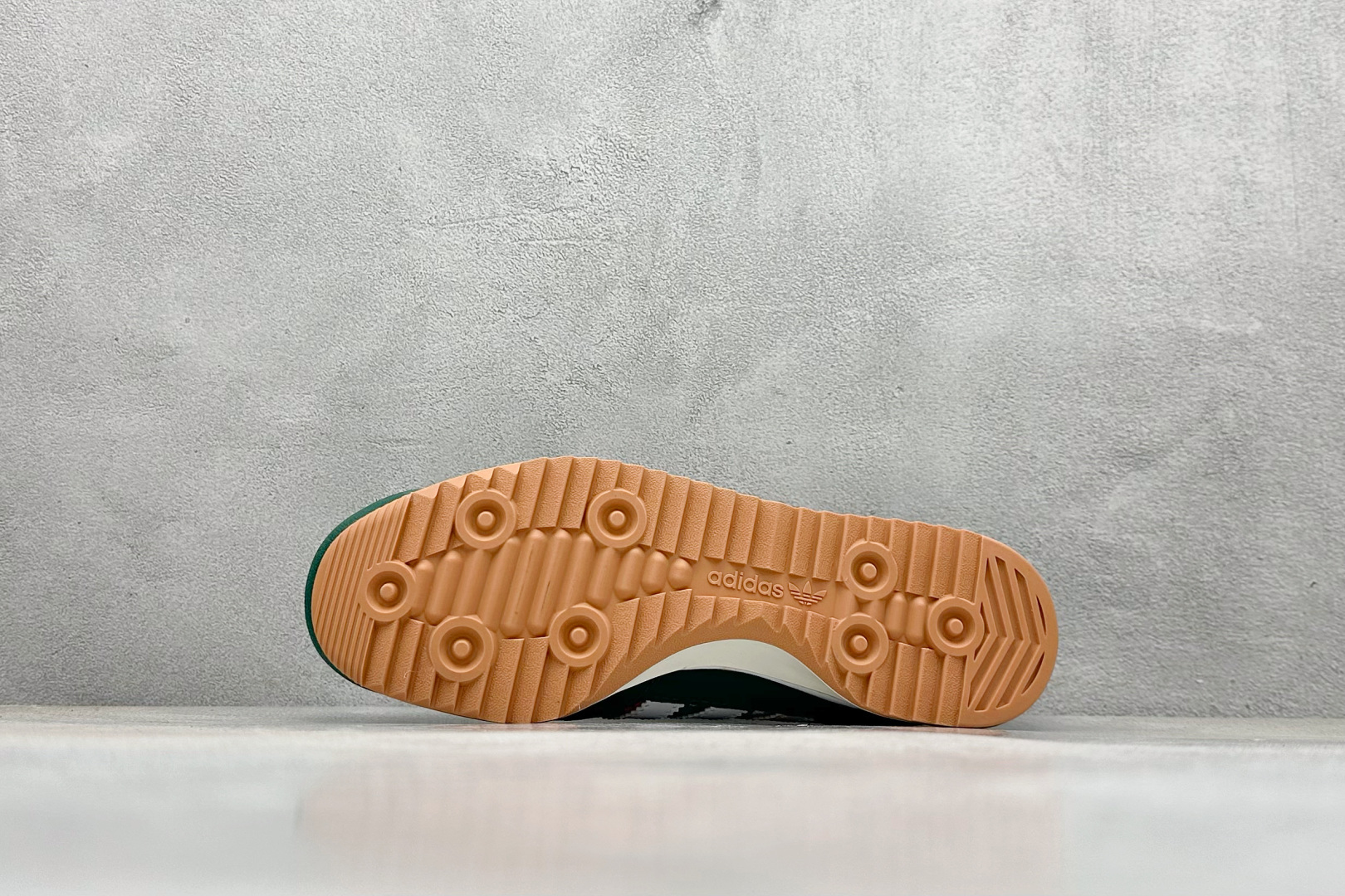 Adidas Original SL72 系列德训足球风百搭低帮休闲运动板鞋 JH7226-莆田鞋,莆田鞋货源,高仿鞋,高仿鞋货源,安福档口,莆田高仿鞋,莆田鞋批发,高仿鞋批发,莆田高仿运动鞋,高仿运动鞋,莆田运动鞋 Adidas Original SL72 系列德训足球风百搭低帮休闲运动板鞋 JH7226