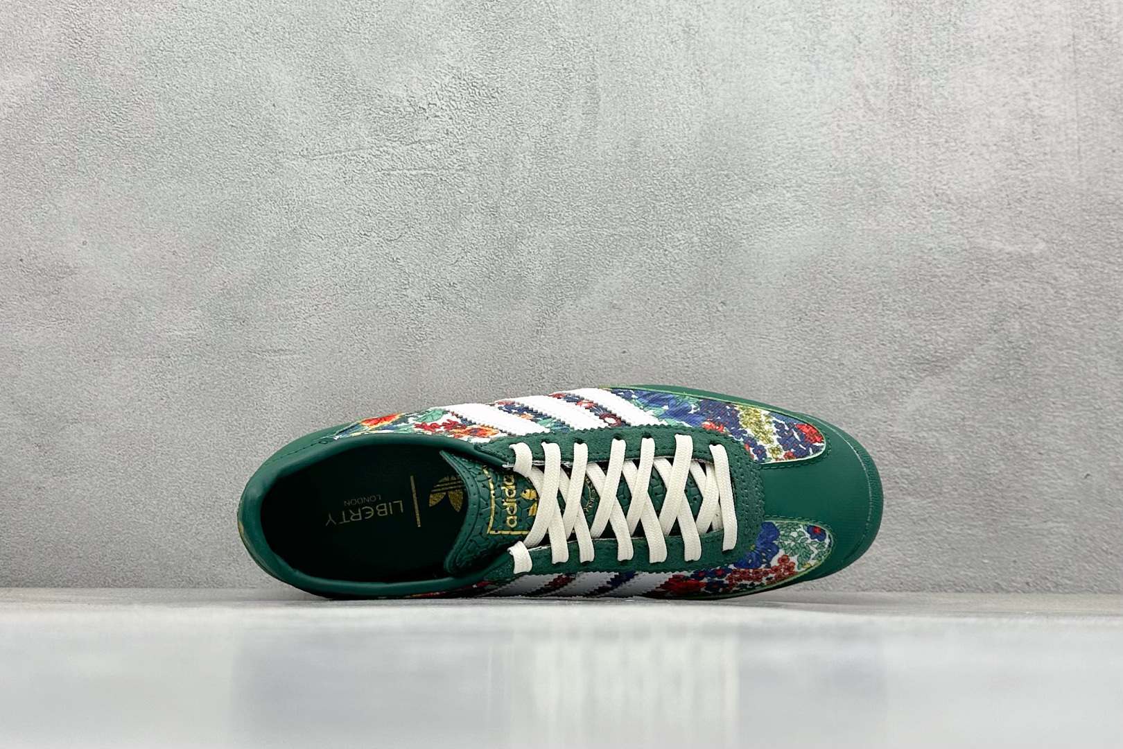 Adidas Original SL72 系列德训足球风百搭低帮休闲运动板鞋 JH7226-莆田鞋,莆田鞋货源,高仿鞋,高仿鞋货源,安福档口,莆田高仿鞋,莆田鞋批发,高仿鞋批发,莆田高仿运动鞋,高仿运动鞋,莆田运动鞋 Adidas Original SL72 系列德训足球风百搭低帮休闲运动板鞋 JH7226