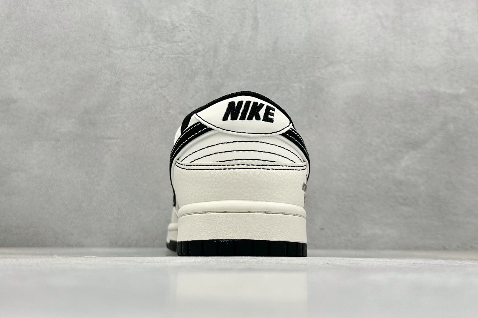 Nike SB Dunk Low“ 北面联名——米黑勾” JP1628-025-莆田鞋,莆田鞋货源,高仿鞋,高仿鞋货源,安福档口,莆田高仿鞋,莆田鞋批发,高仿鞋批发,莆田高仿运动鞋,高仿运动鞋,莆田运动鞋 Nike SB Dunk Low“ 北面联名——米黑勾” JP1628-025