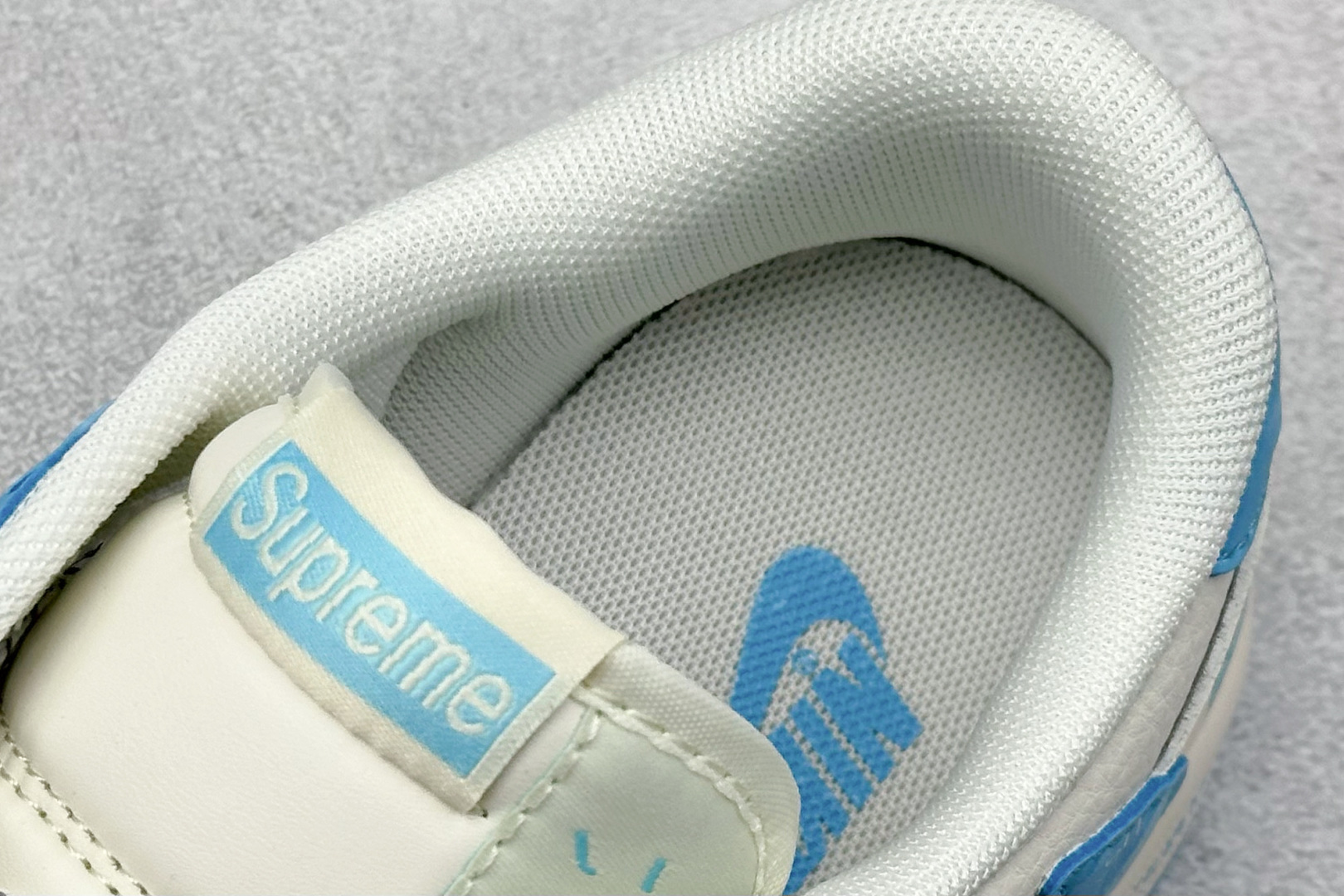 Travis Scott x Nike Air Jordan 1 Low x superme Air Jordan 1 Low 反转白蓝小勾满天星倒钩 HS8068-024-莆田鞋,莆田鞋货源,高仿鞋,高仿鞋货源,安福档口,莆田高仿鞋,莆田鞋批发,高仿鞋批发,莆田高仿运动鞋,高仿运动鞋,莆田运动鞋 Travis Scott x Nike Air Jordan 1 Low x superme Air Jordan 1 Low 反转白蓝小勾满天星倒钩 HS8068-024