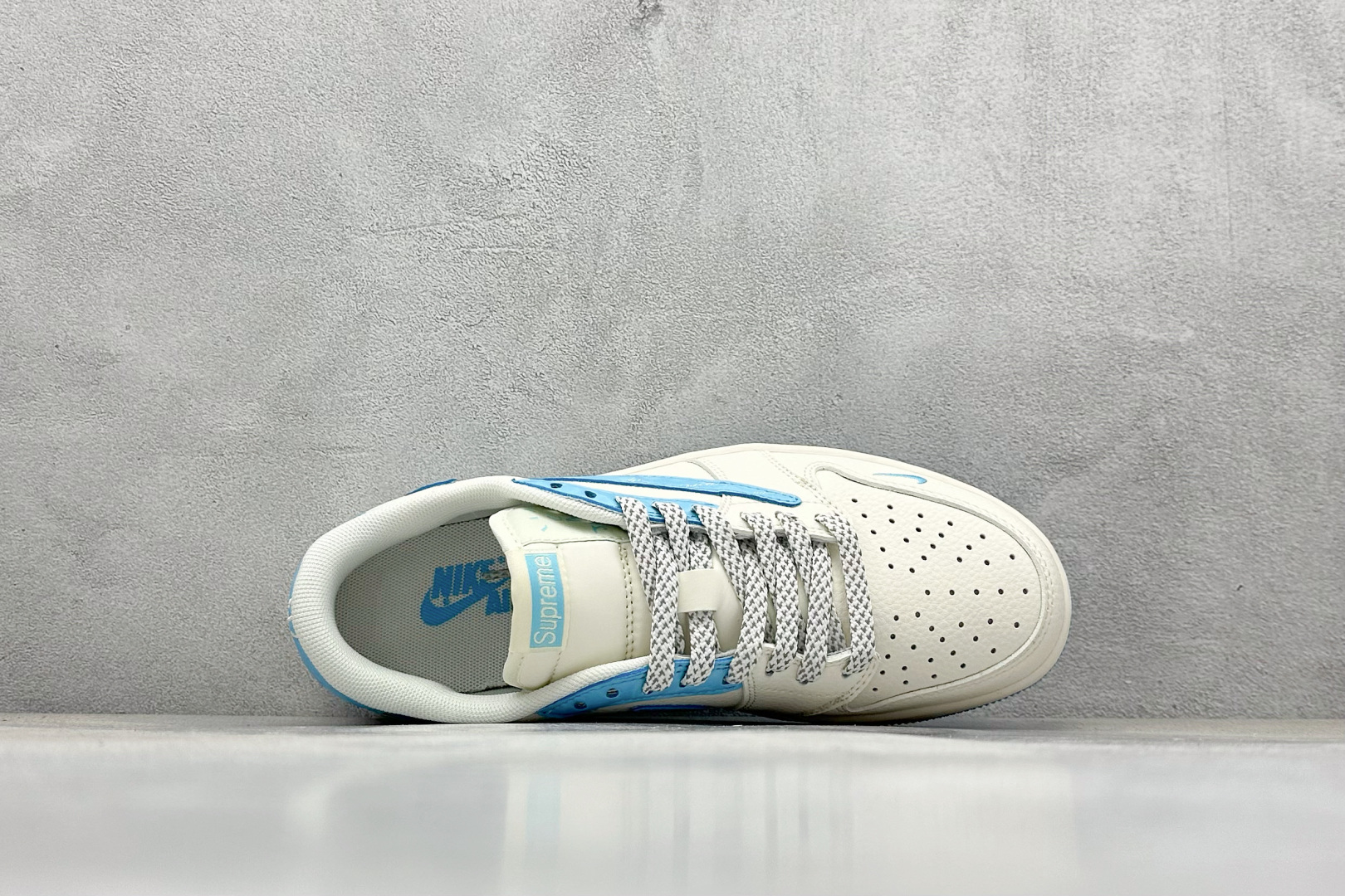 Travis Scott x Nike Air Jordan 1 Low x superme Air Jordan 1 Low 反转白蓝小勾满天星倒钩 HS8068-024-莆田鞋,莆田鞋货源,高仿鞋,高仿鞋货源,安福档口,莆田高仿鞋,莆田鞋批发,高仿鞋批发,莆田高仿运动鞋,高仿运动鞋,莆田运动鞋 Travis Scott x Nike Air Jordan 1 Low x superme Air Jordan 1 Low 反转白蓝小勾满天星倒钩 HS8068-024
