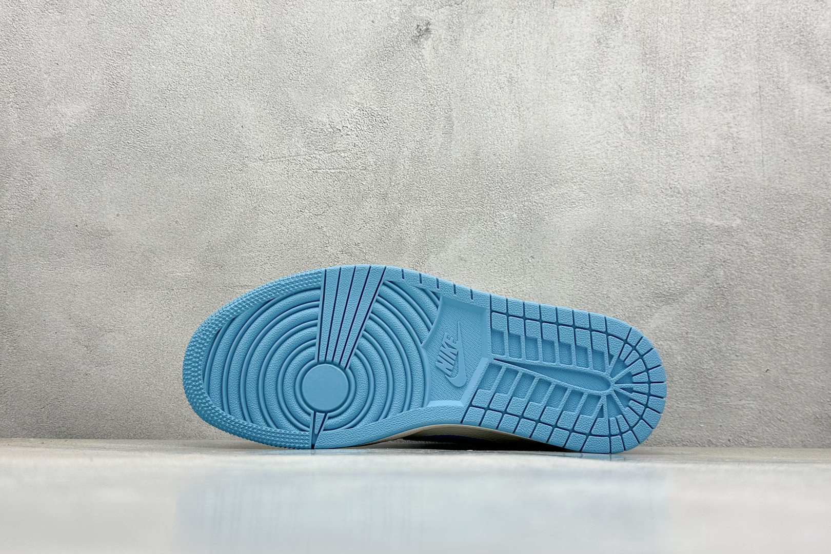 Travis Scott x Nike Air Jordan 1 Low x superme Air Jordan 1 Low 反转白蓝小勾满天星倒钩 HS8068-024-莆田鞋,莆田鞋货源,高仿鞋,高仿鞋货源,安福档口,莆田高仿鞋,莆田鞋批发,高仿鞋批发,莆田高仿运动鞋,高仿运动鞋,莆田运动鞋 Travis Scott x Nike Air Jordan 1 Low x superme Air Jordan 1 Low 反转白蓝小勾满天星倒钩 HS8068-024