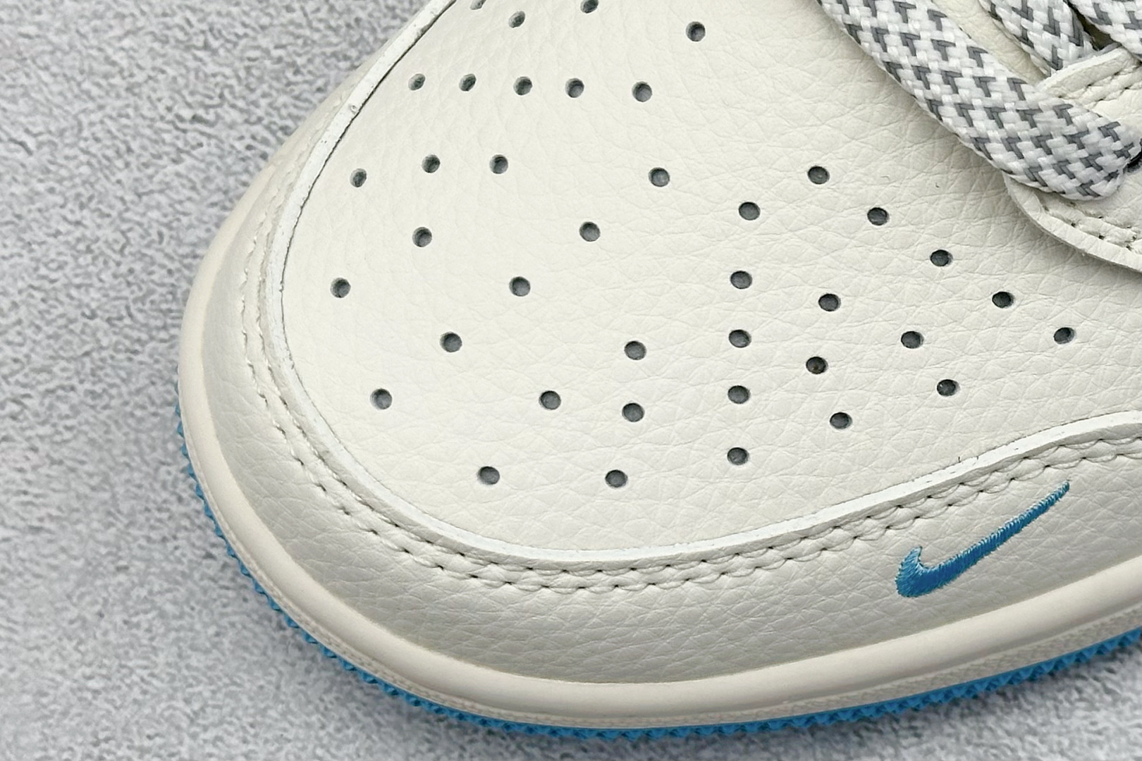 Travis Scott x Nike Air Jordan 1 Low x superme Air Jordan 1 Low 反转白蓝小勾满天星倒钩 HS8068-024-莆田鞋,莆田鞋货源,高仿鞋,高仿鞋货源,安福档口,莆田高仿鞋,莆田鞋批发,高仿鞋批发,莆田高仿运动鞋,高仿运动鞋,莆田运动鞋 Travis Scott x Nike Air Jordan 1 Low x superme Air Jordan 1 Low 反转白蓝小勾满天星倒钩 HS8068-024