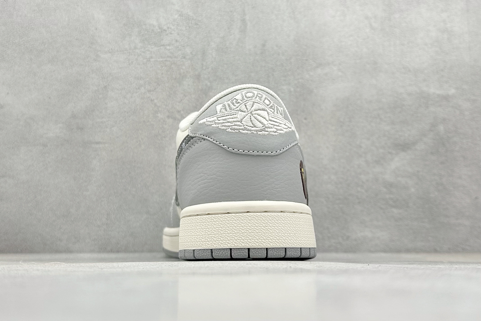 Fragment x Travis Scott x 猿人头 Air Jordan 1 Low 三方联名倒钩 HS8068-021