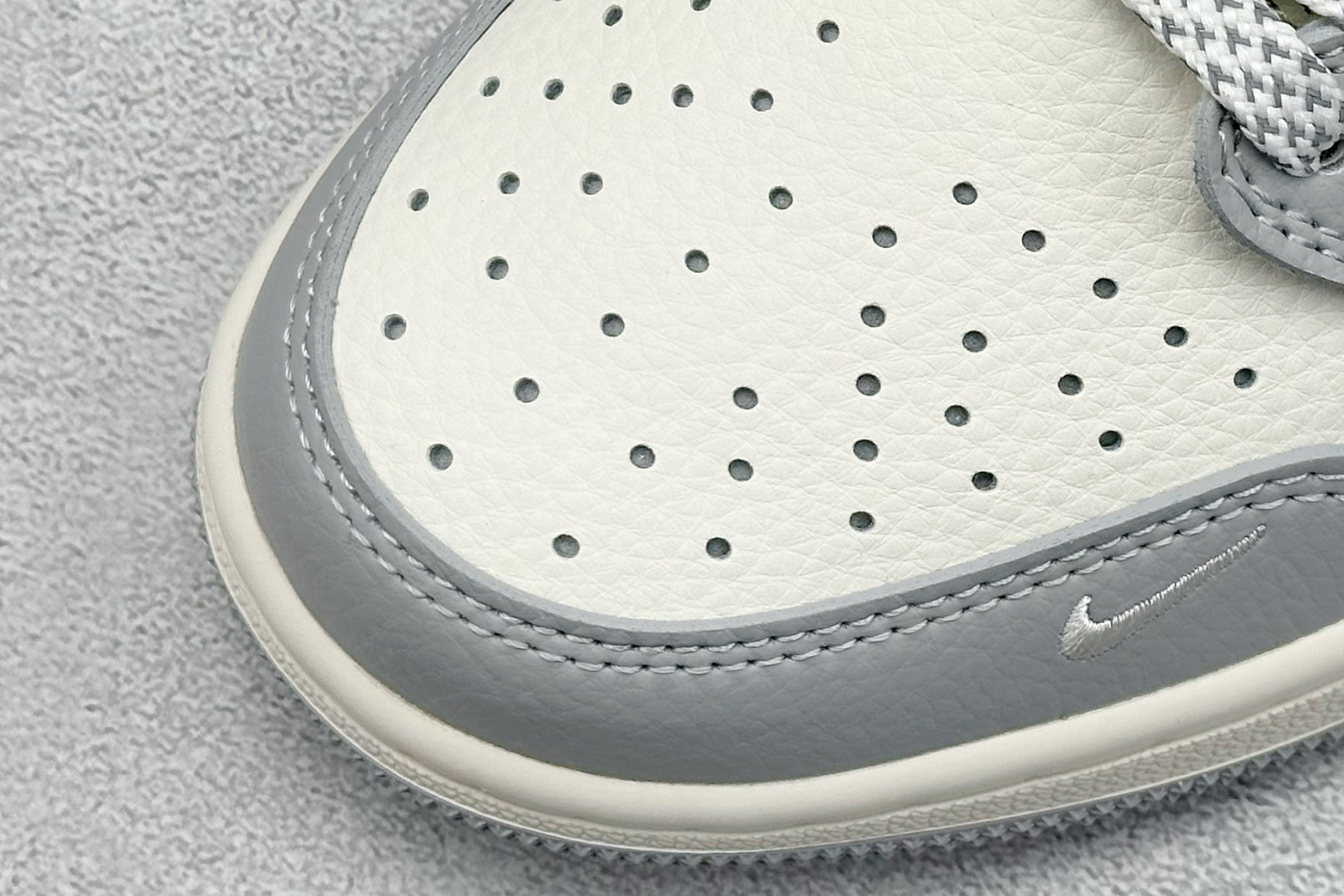 Fragment x Travis Scott x 猿人头 Air Jordan 1 Low 三方联名倒钩 HS8068-021